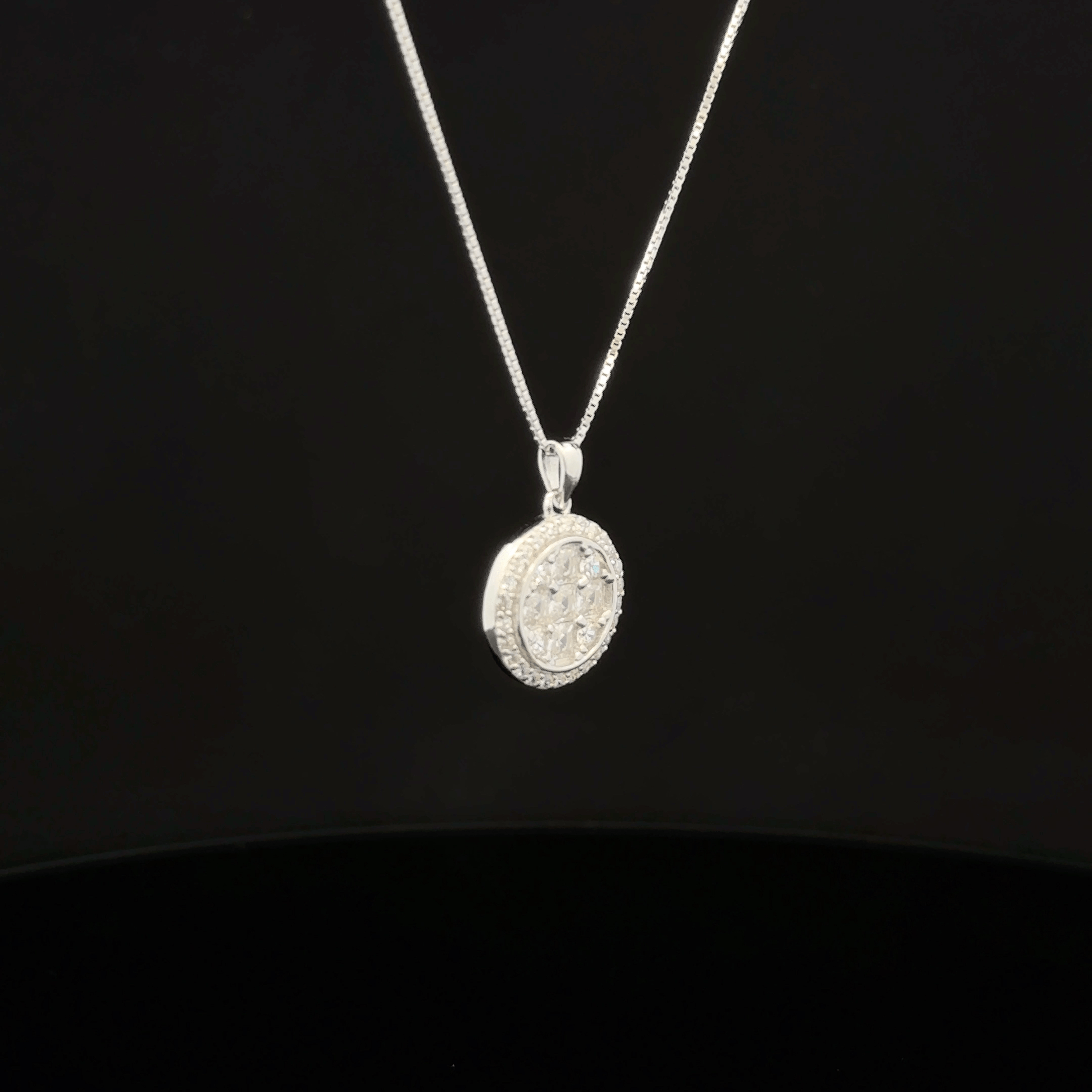 Circle shape chain pendant