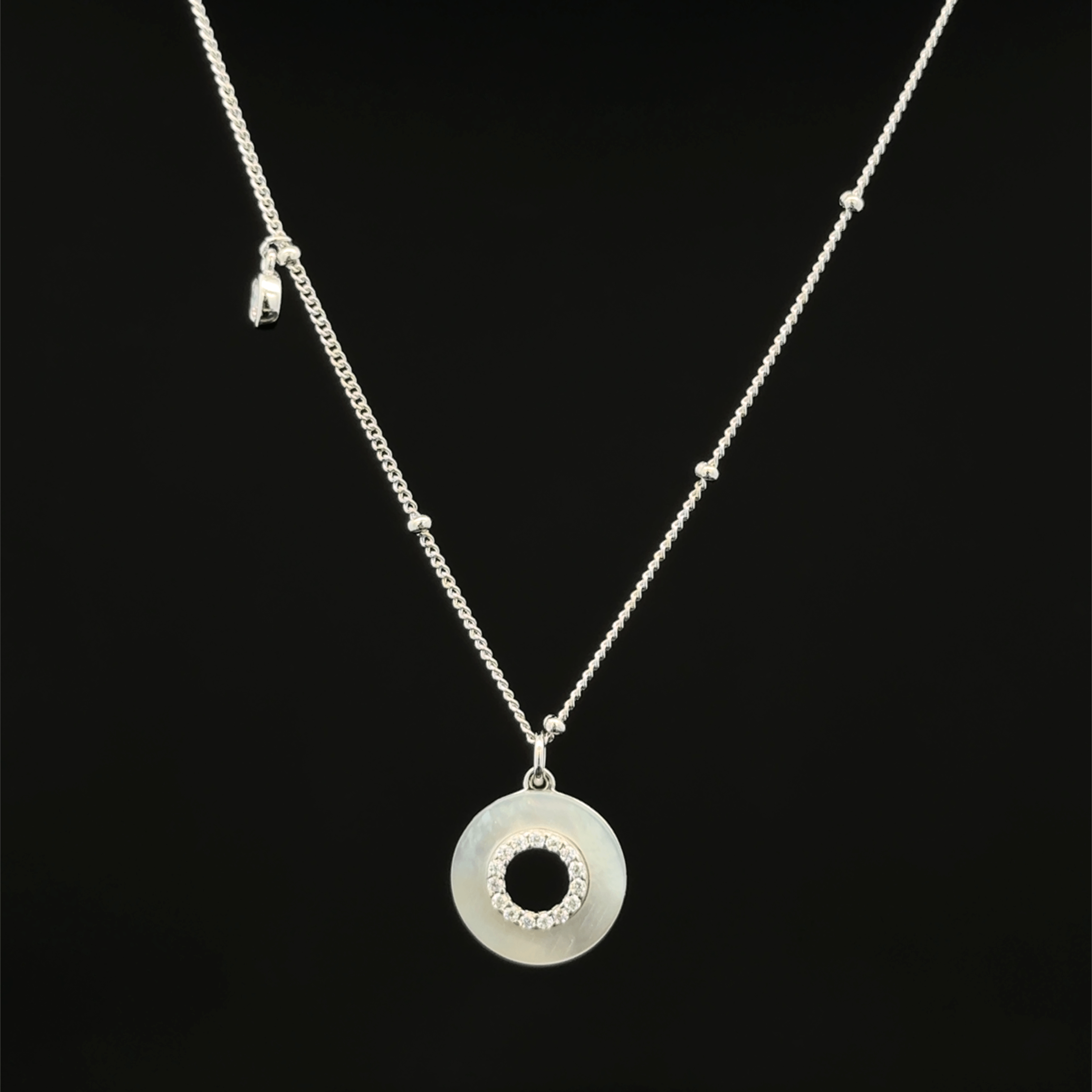Circle chain pendant