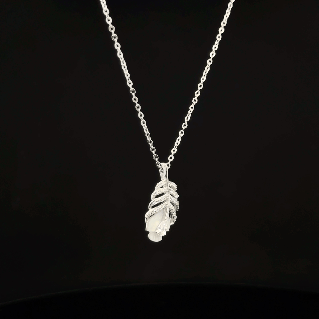 Leaf chain pendant