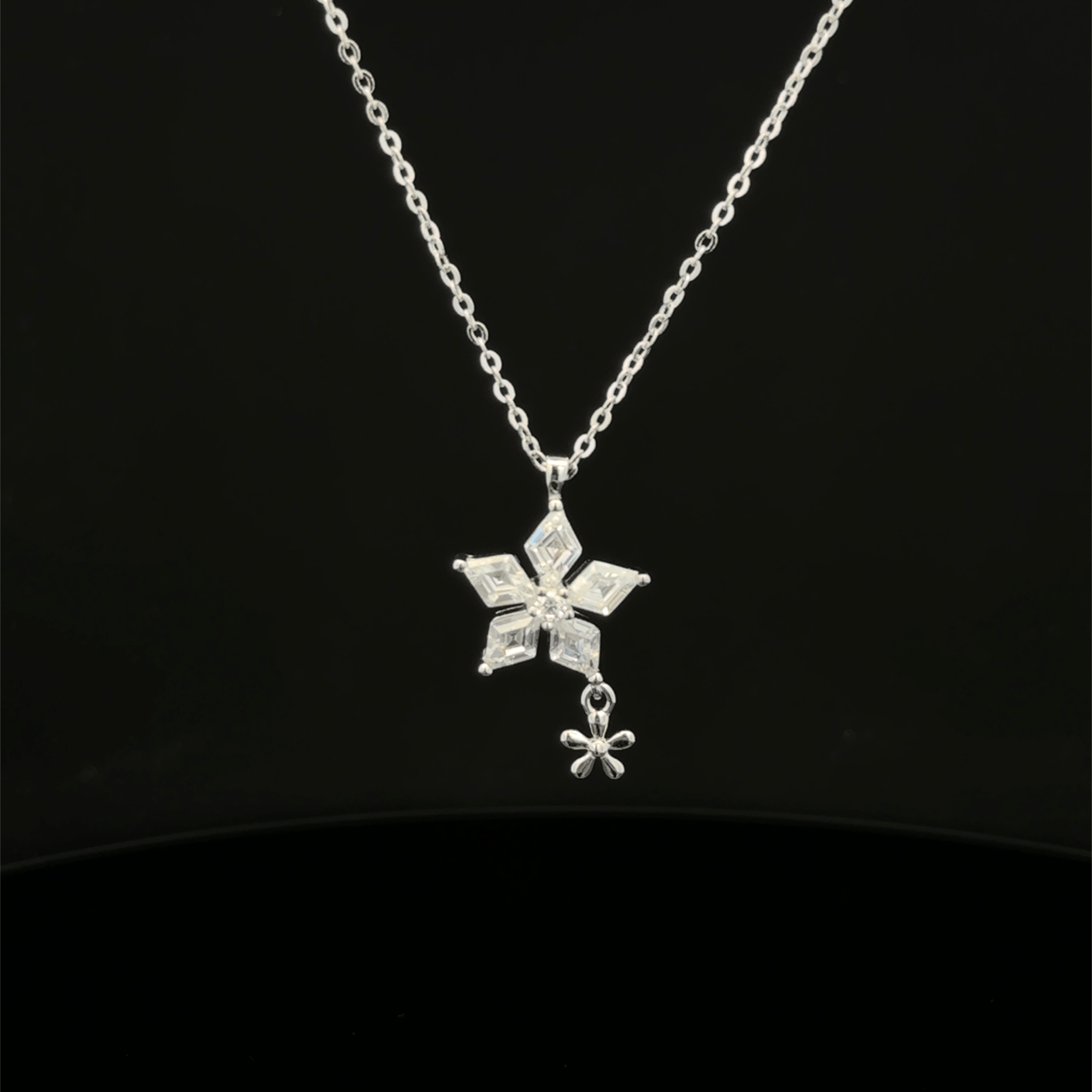 Flower chain pendant