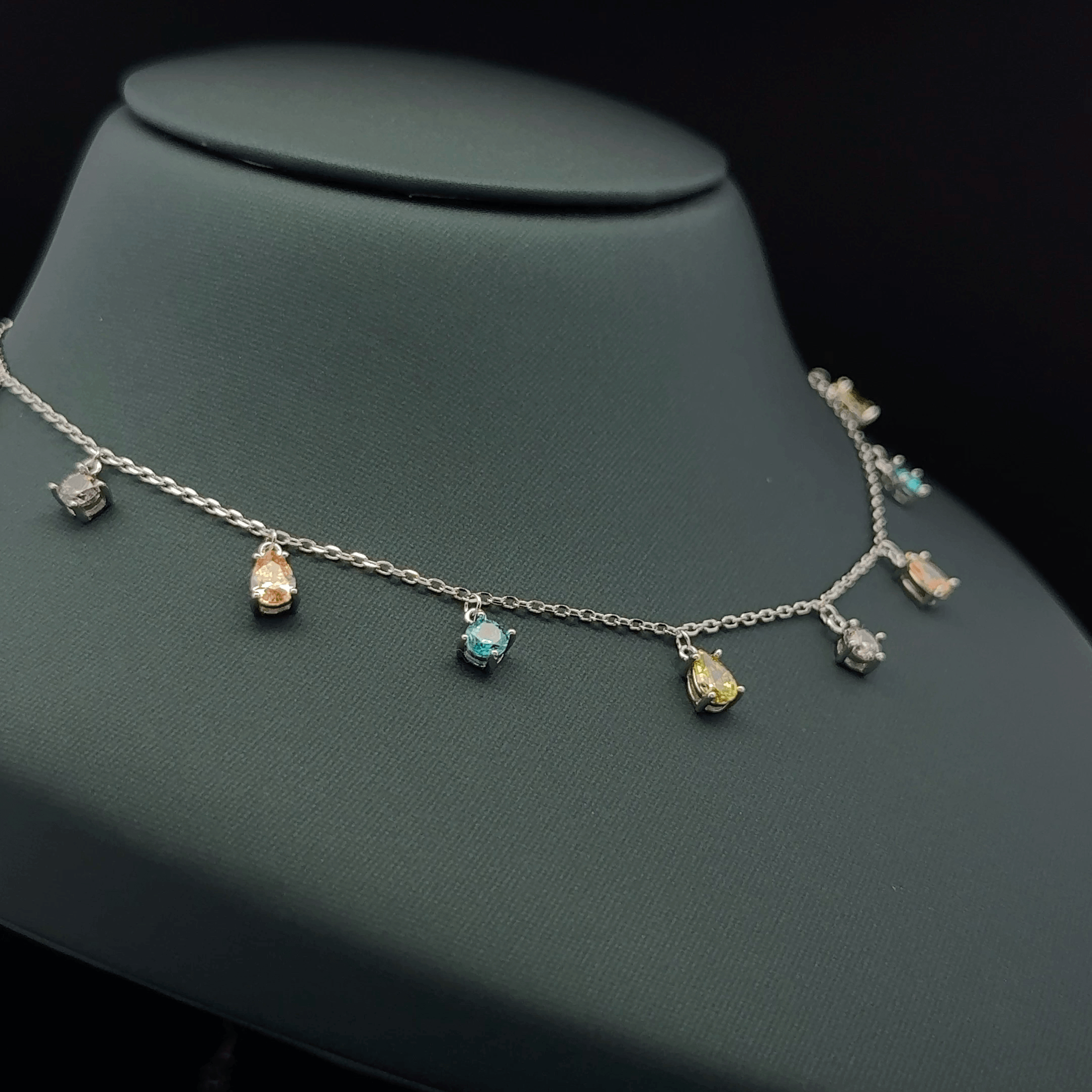 Dangling teardrop chain