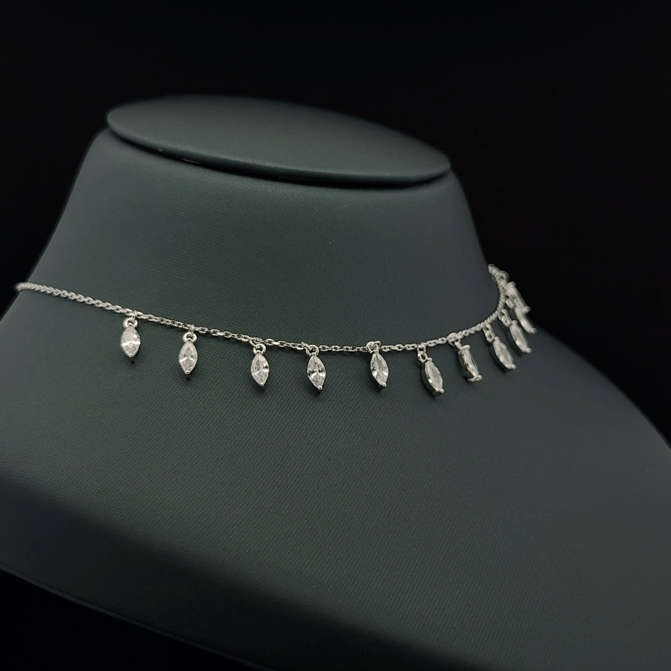 Dangling teardrop chain
