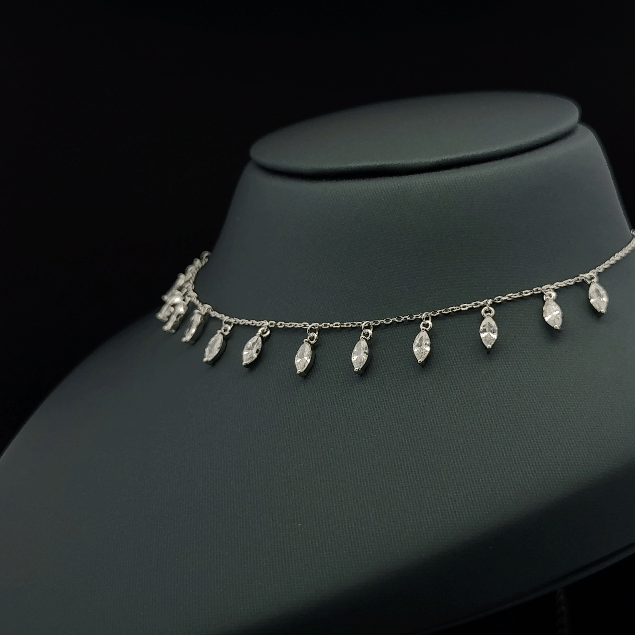 Dangling teardrop chain