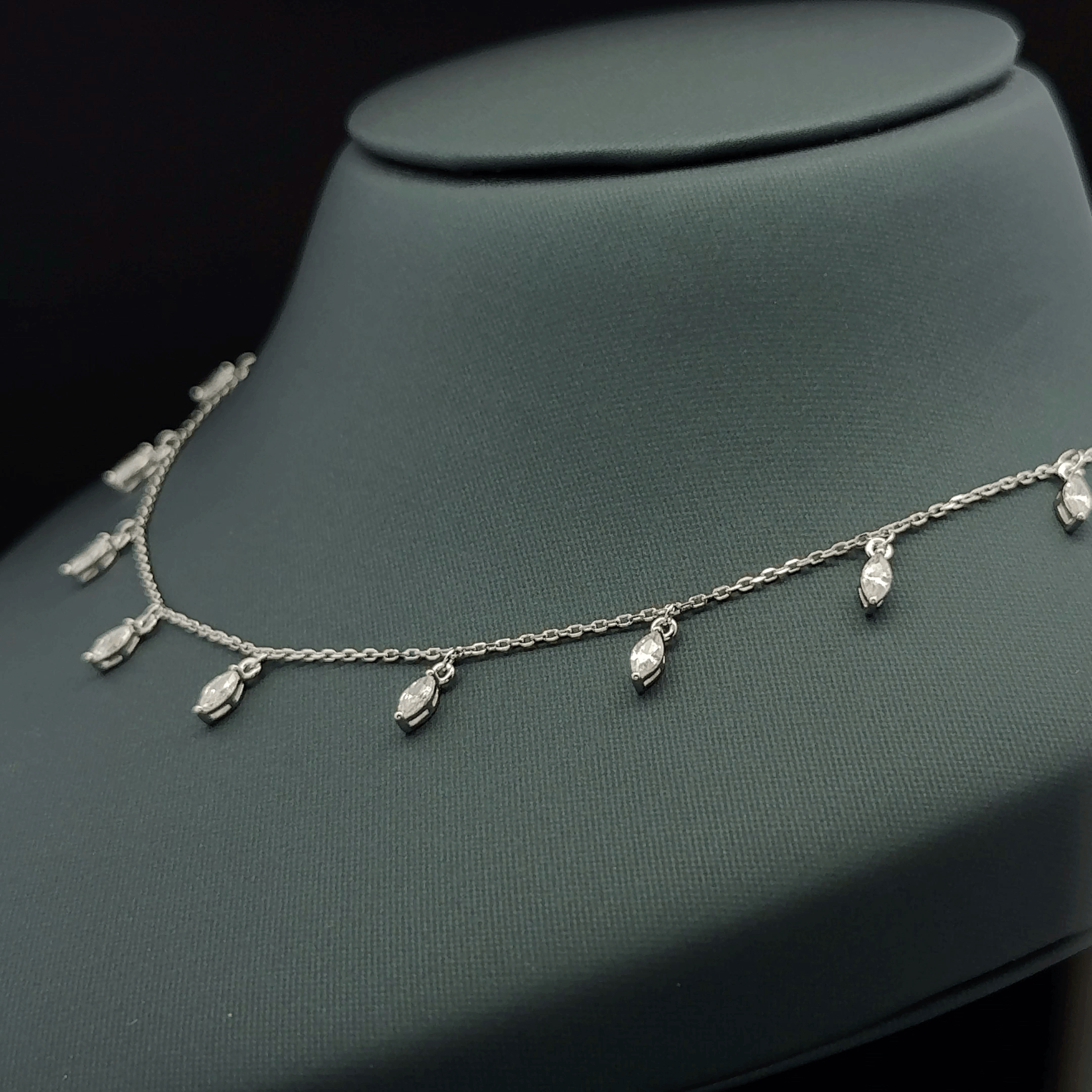 Hanging pear cut
