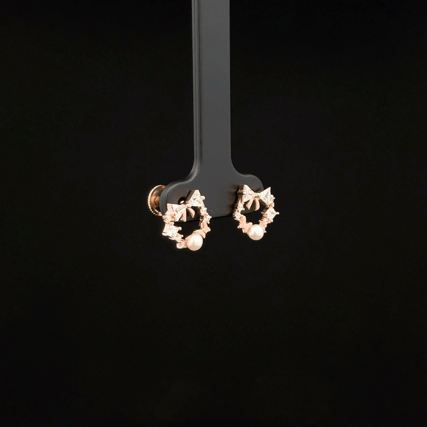 BOW AND TIE CIRCLE EARRING
