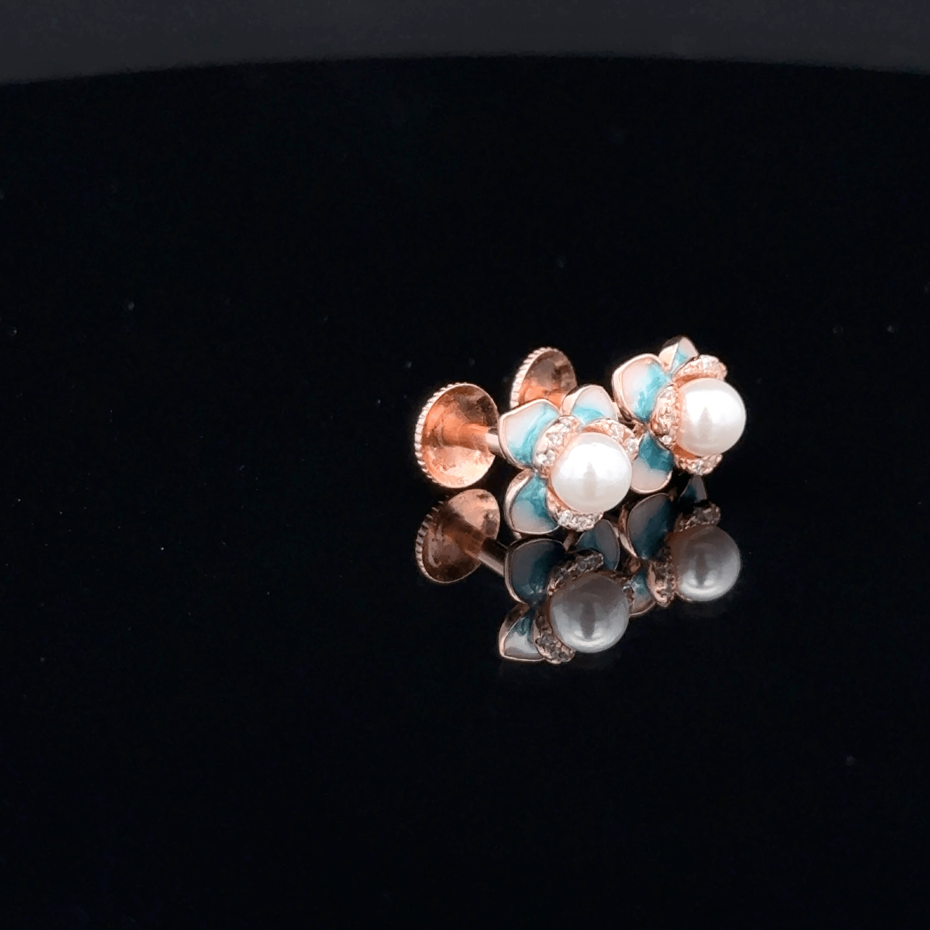 Rose Gold Pearl Flower Stud Earrings