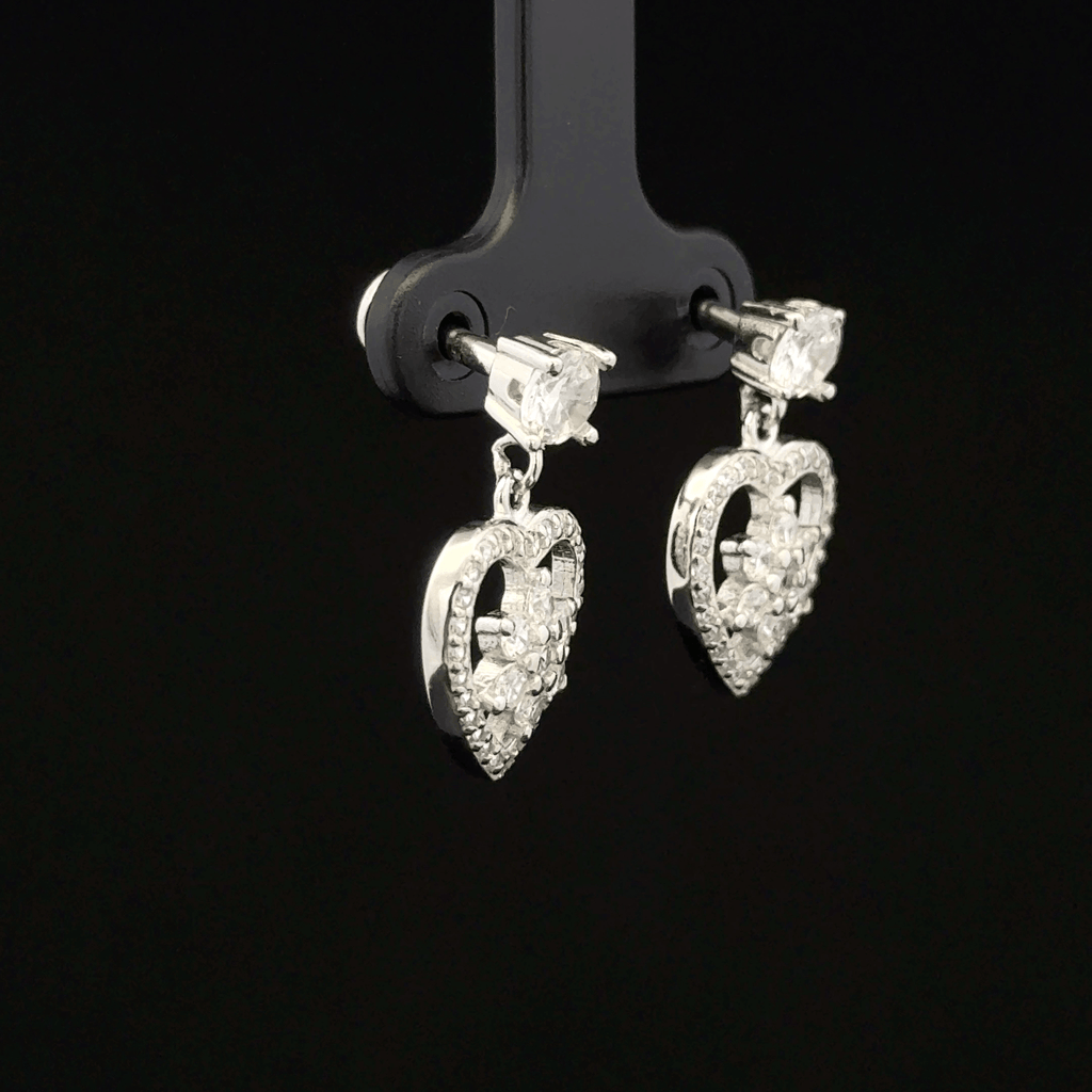 Heart-shaped earrings with floral