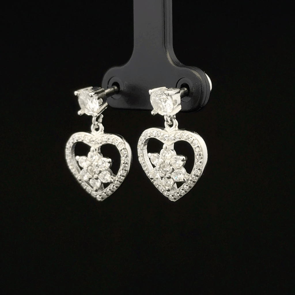 Heart-shaped earrings with floral