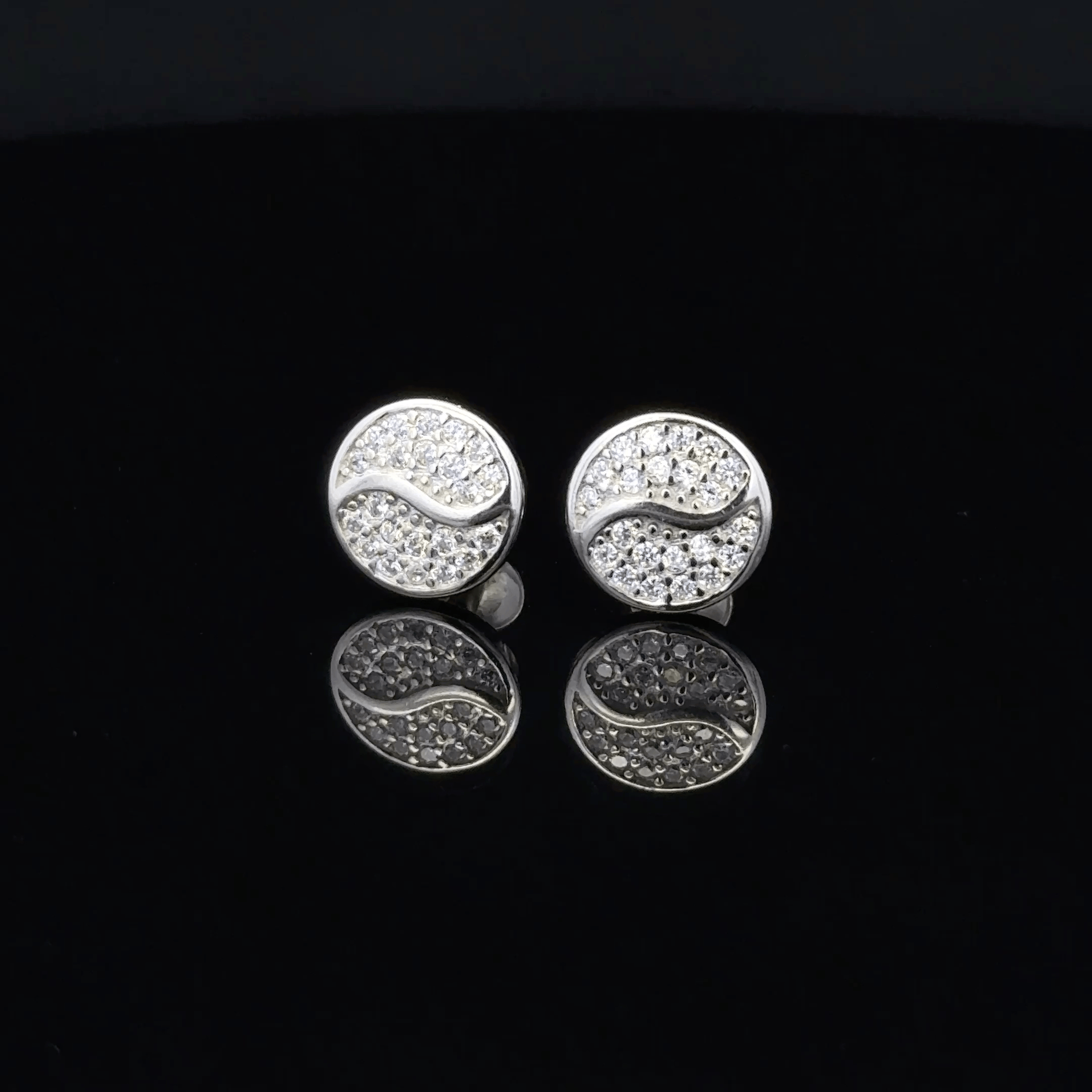 Round Wave Stud Earrings