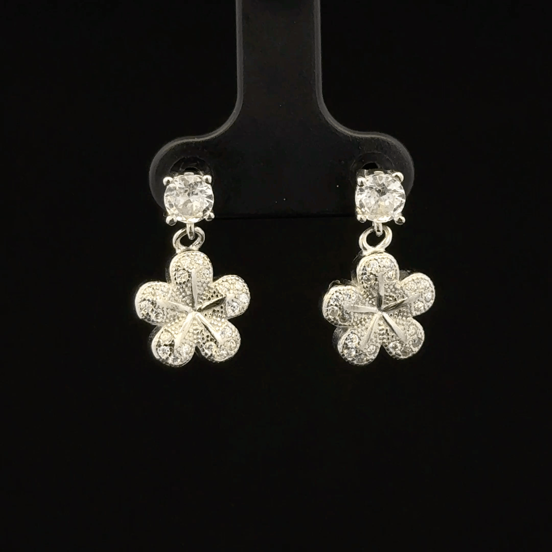 Flower drop earrings