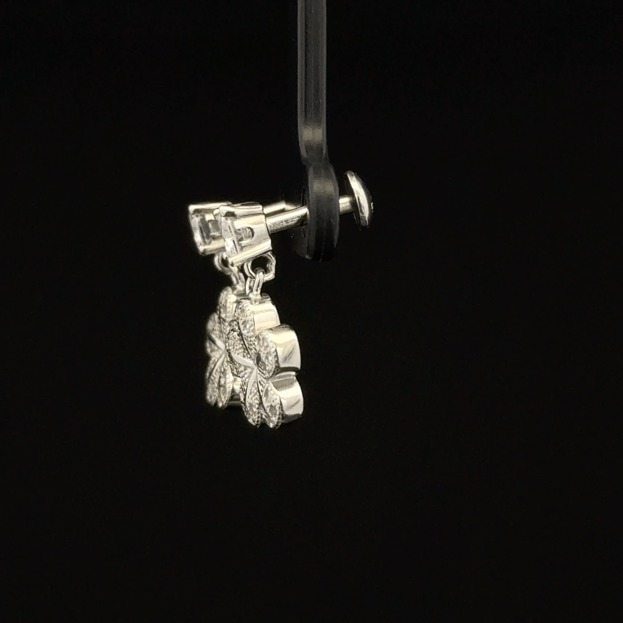 Flower drop earrings
