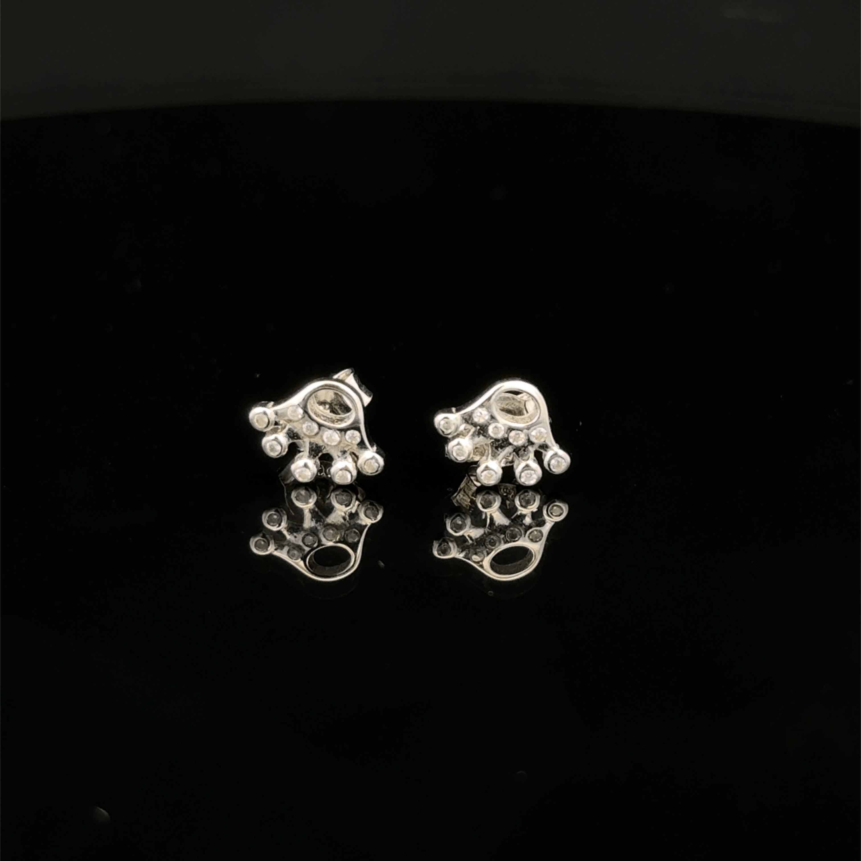 Crown shaped earrings