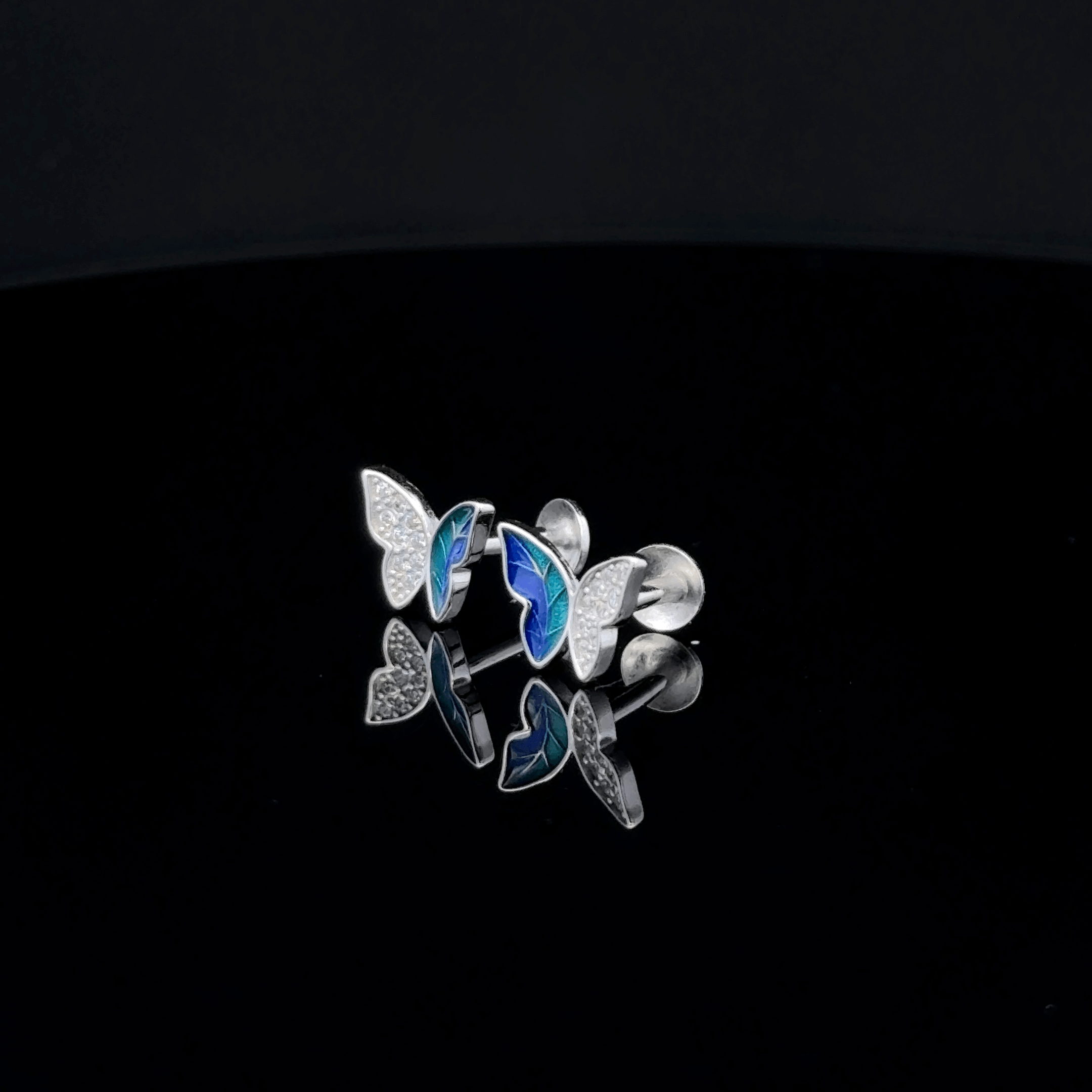 One side stone earrings