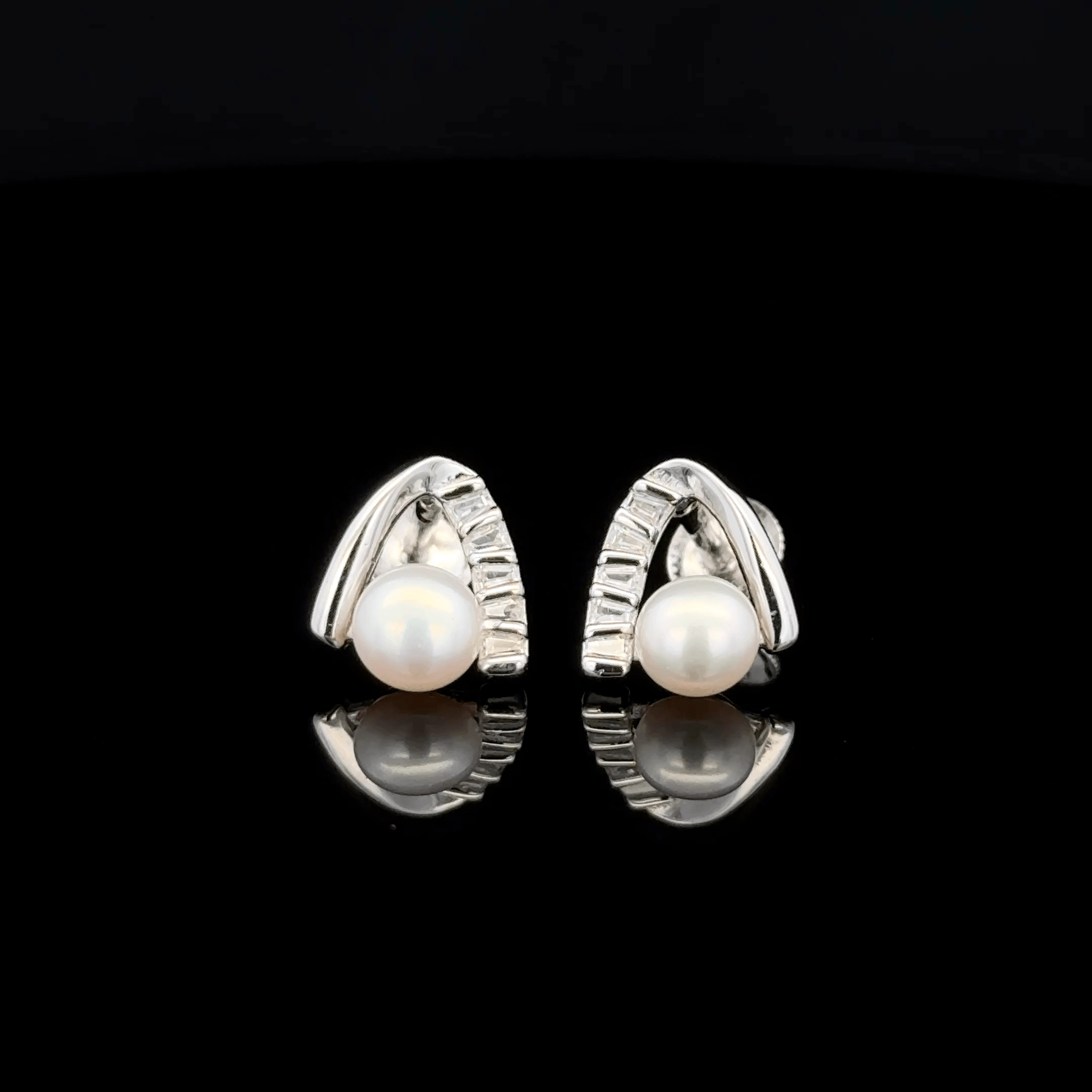 Arch Pearl Earrings