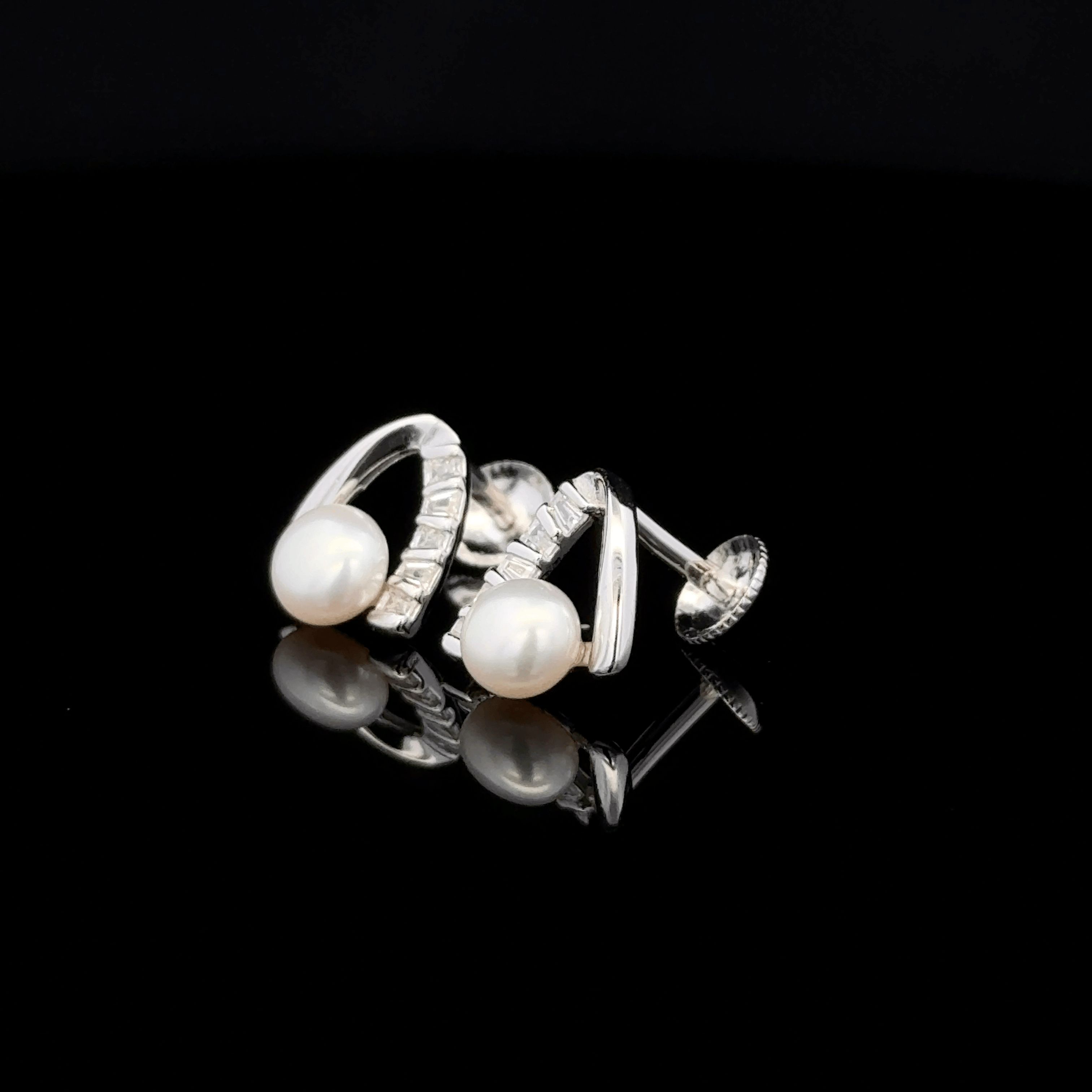Arch Pearl Earrings
