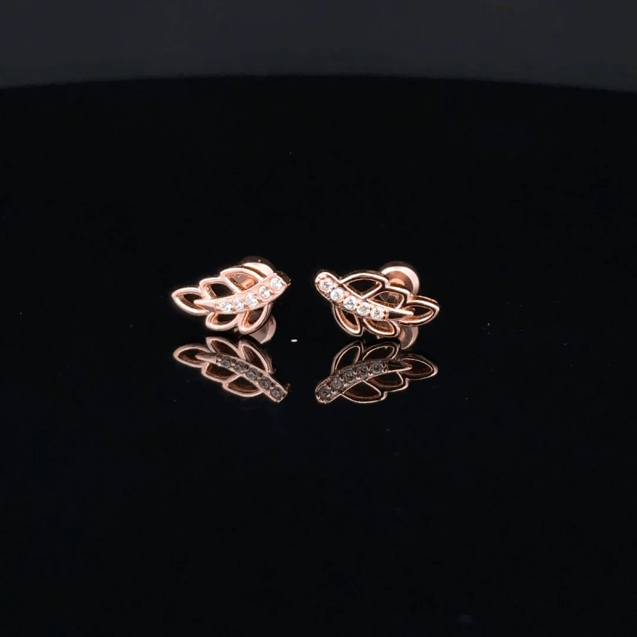 Rosegold Leaf second stud