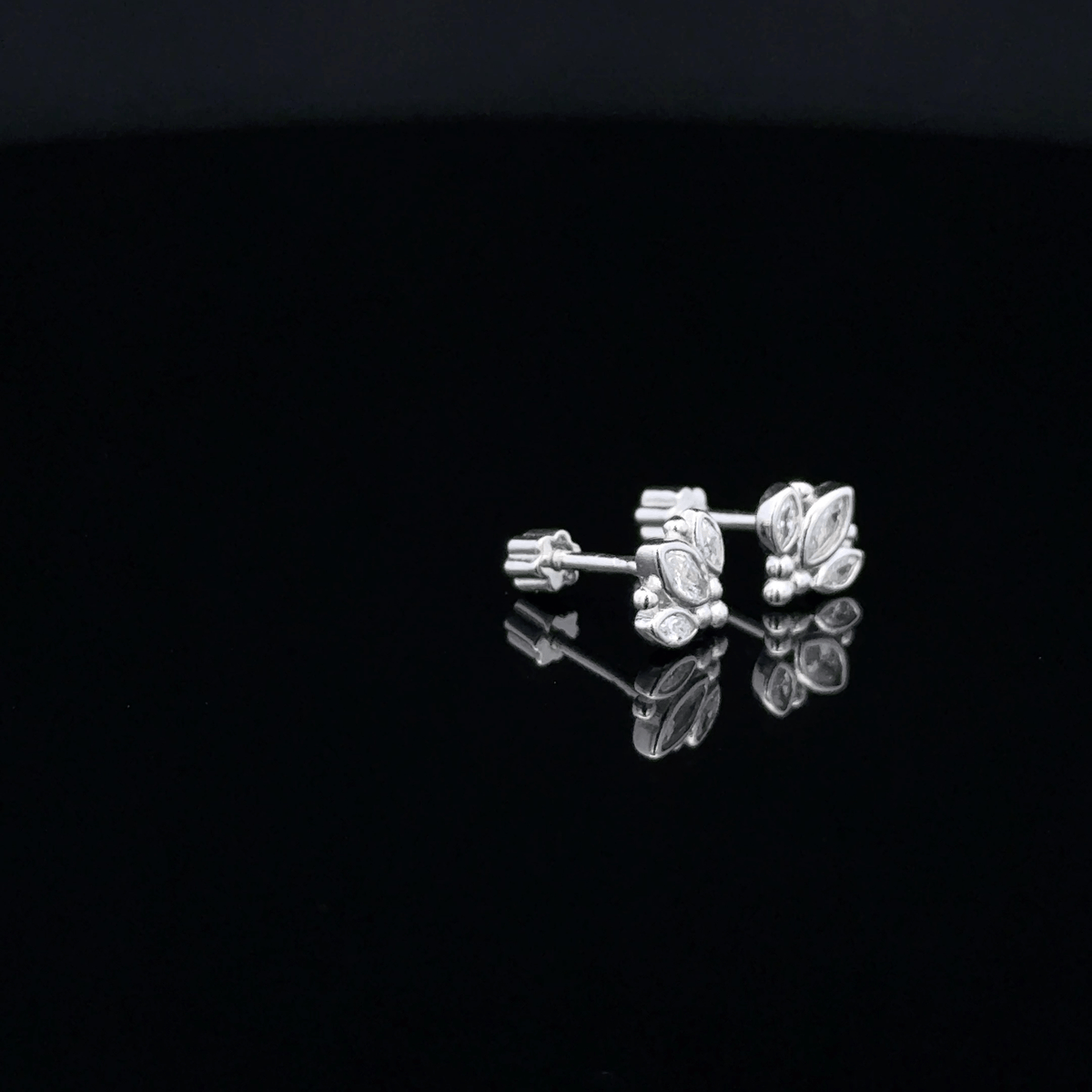 3 Oval Second Stud