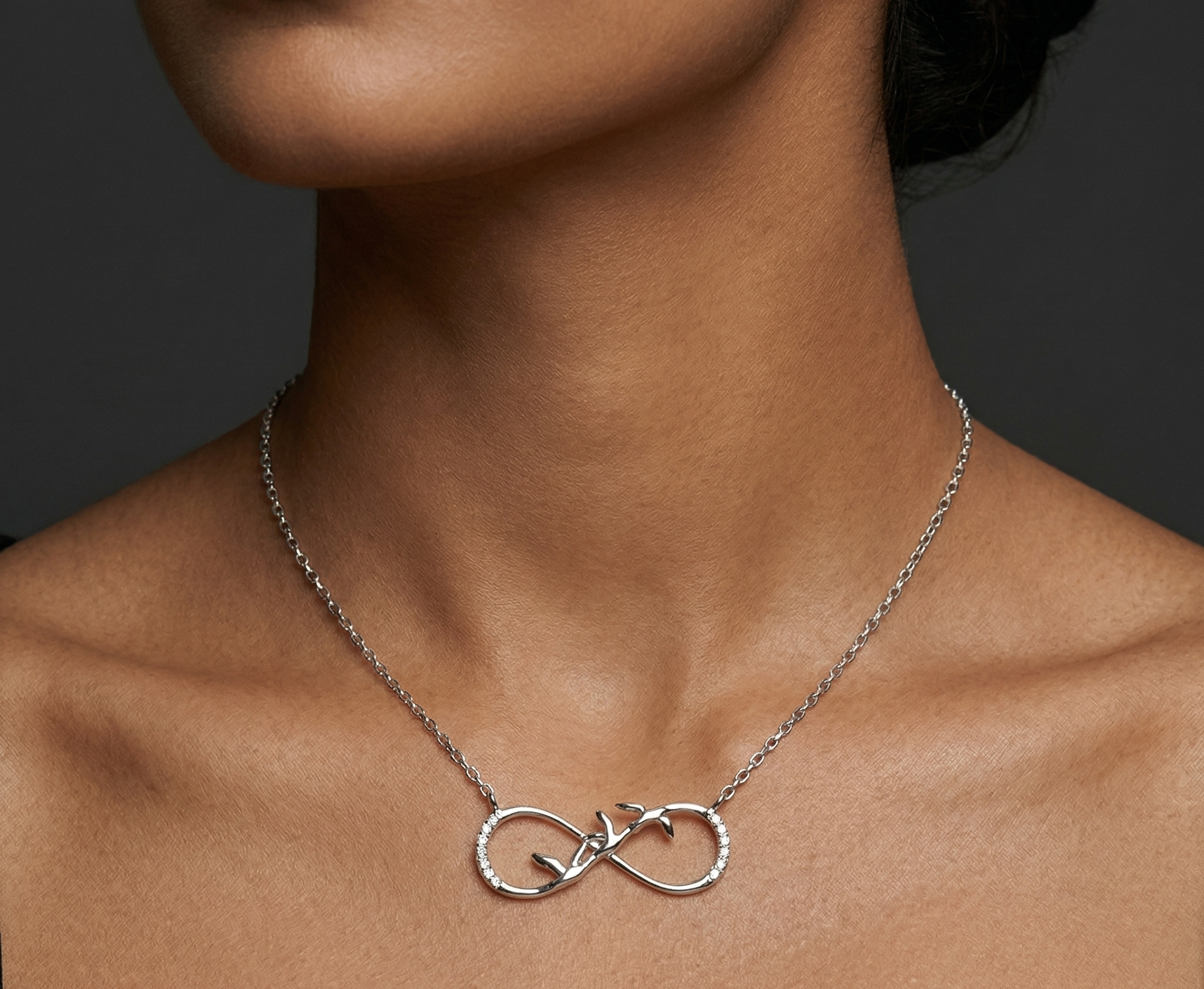 Rhodium infinity chain with pendent