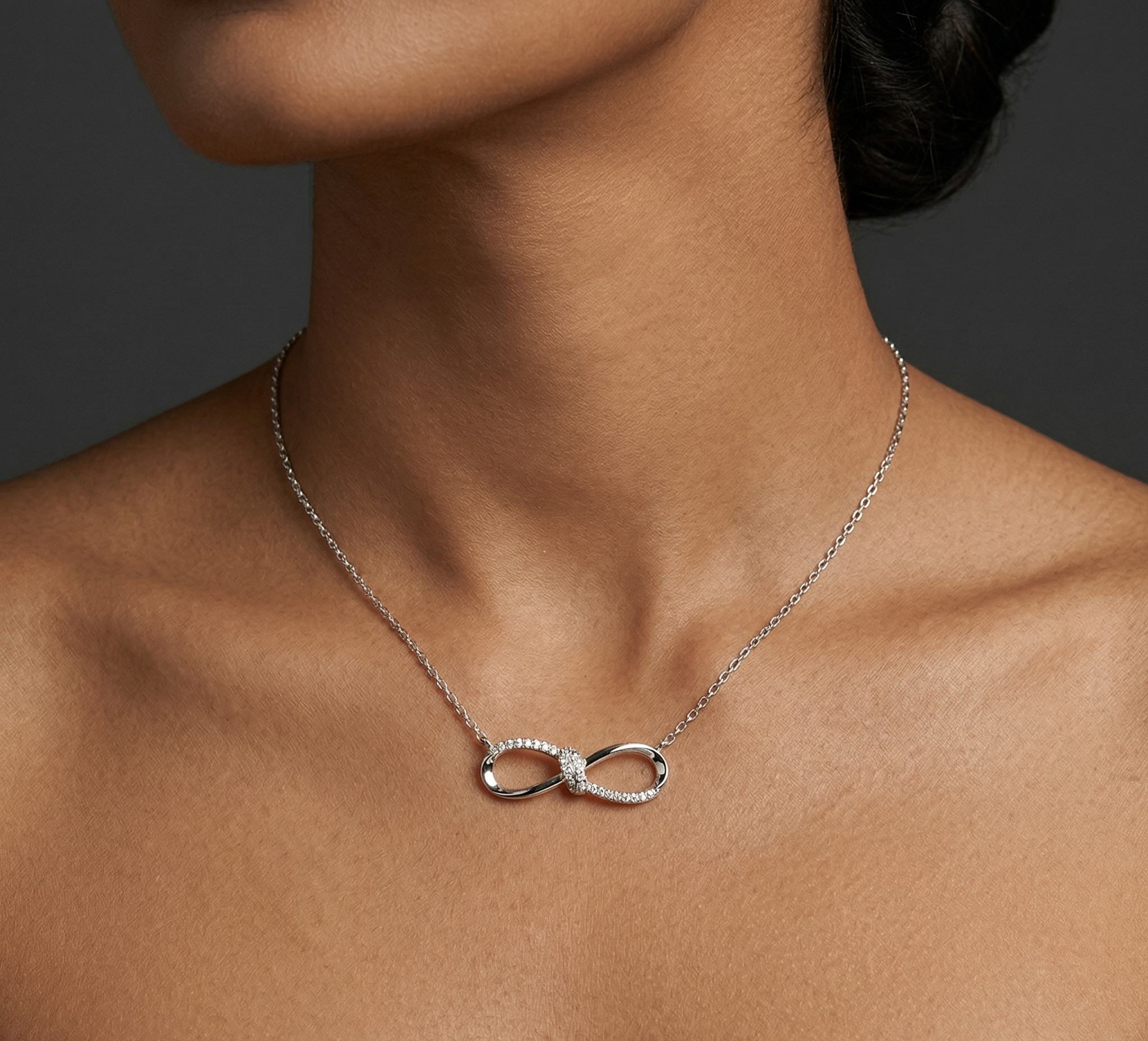 Rhodium infinity chain with pendent
