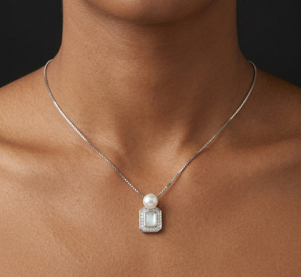 Elegant Pearl & Crystal Halo Pendant