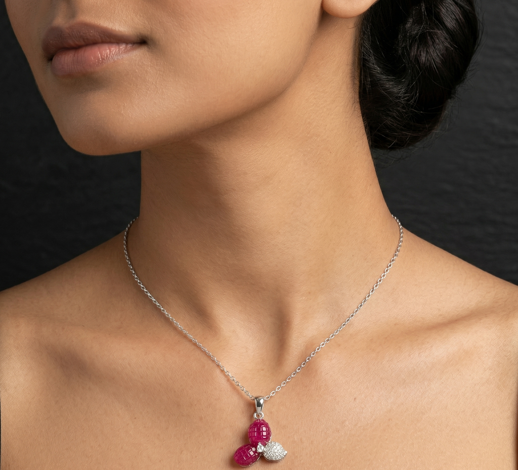Rhodium flower chain with pendent