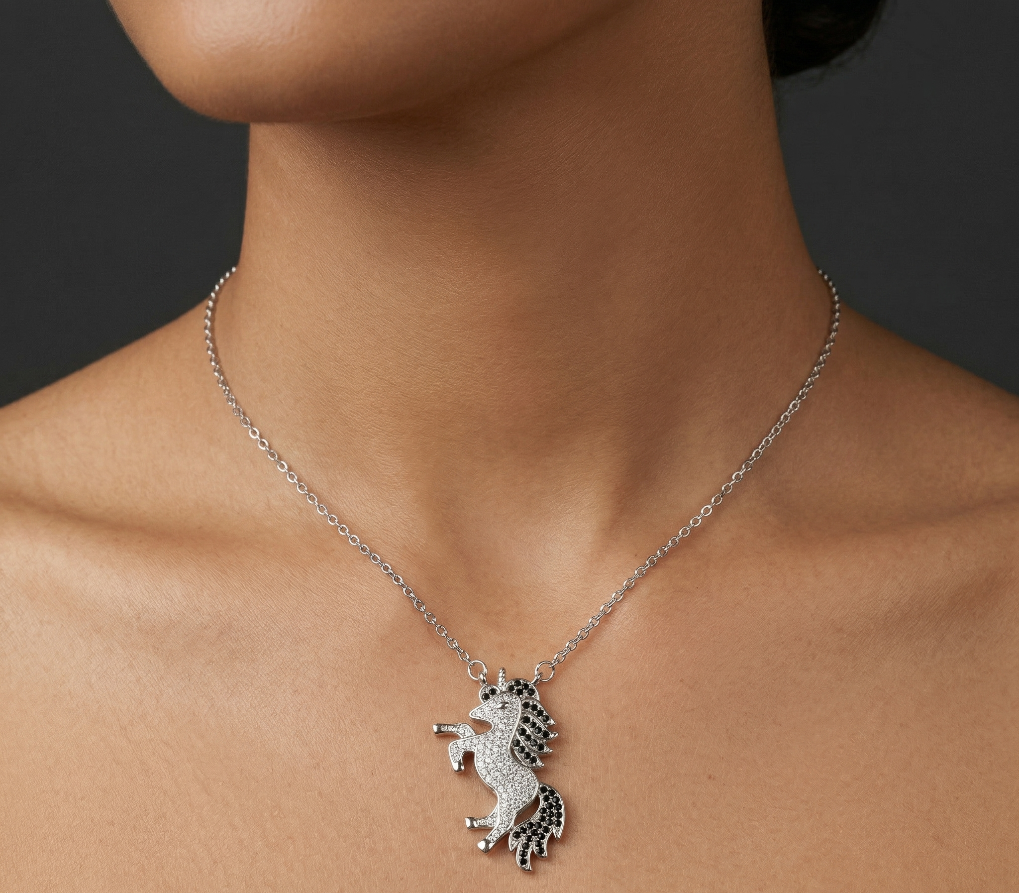 Rhodium horse chain with pendent