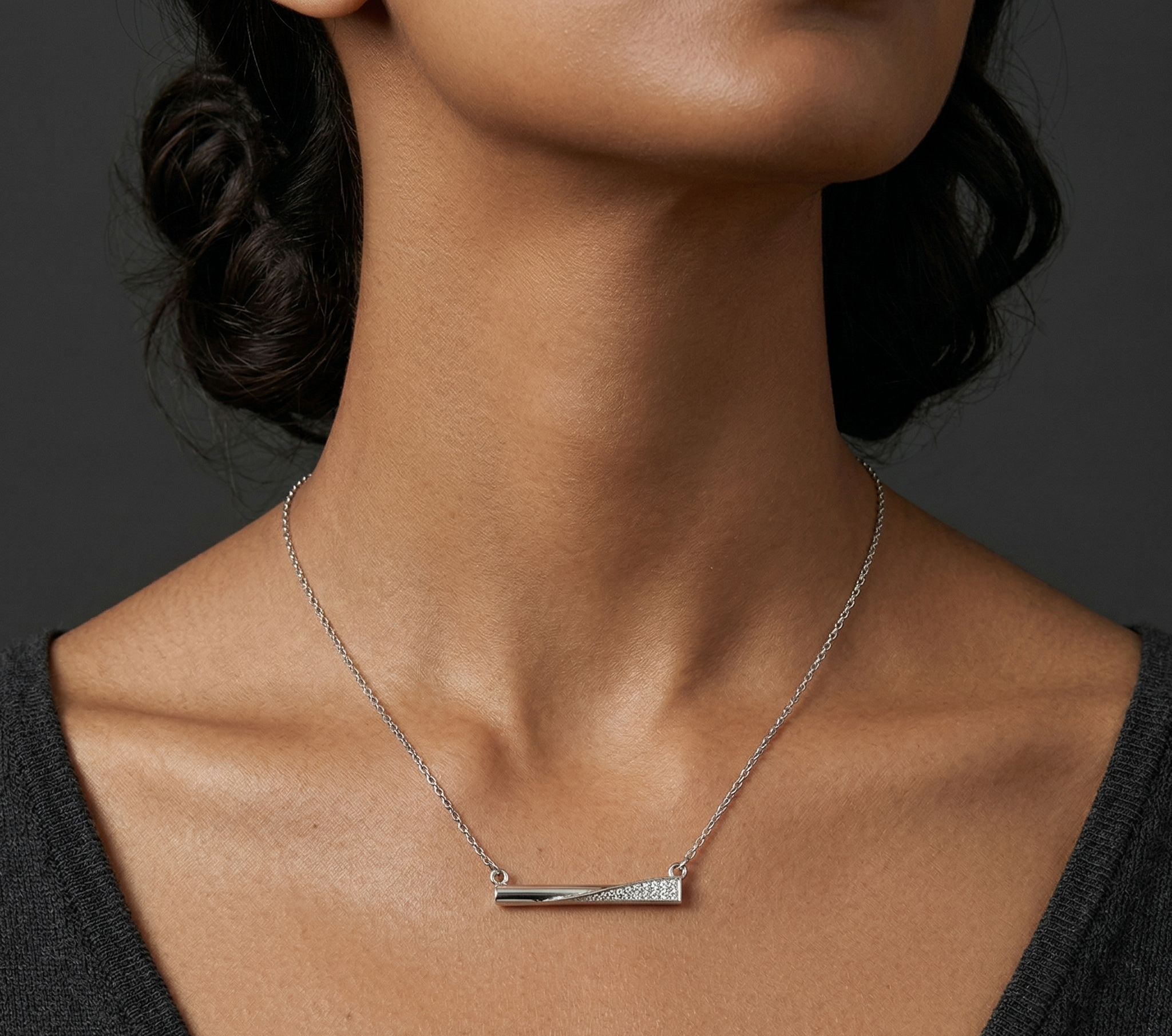 Rhodium Bar type chain with pendent