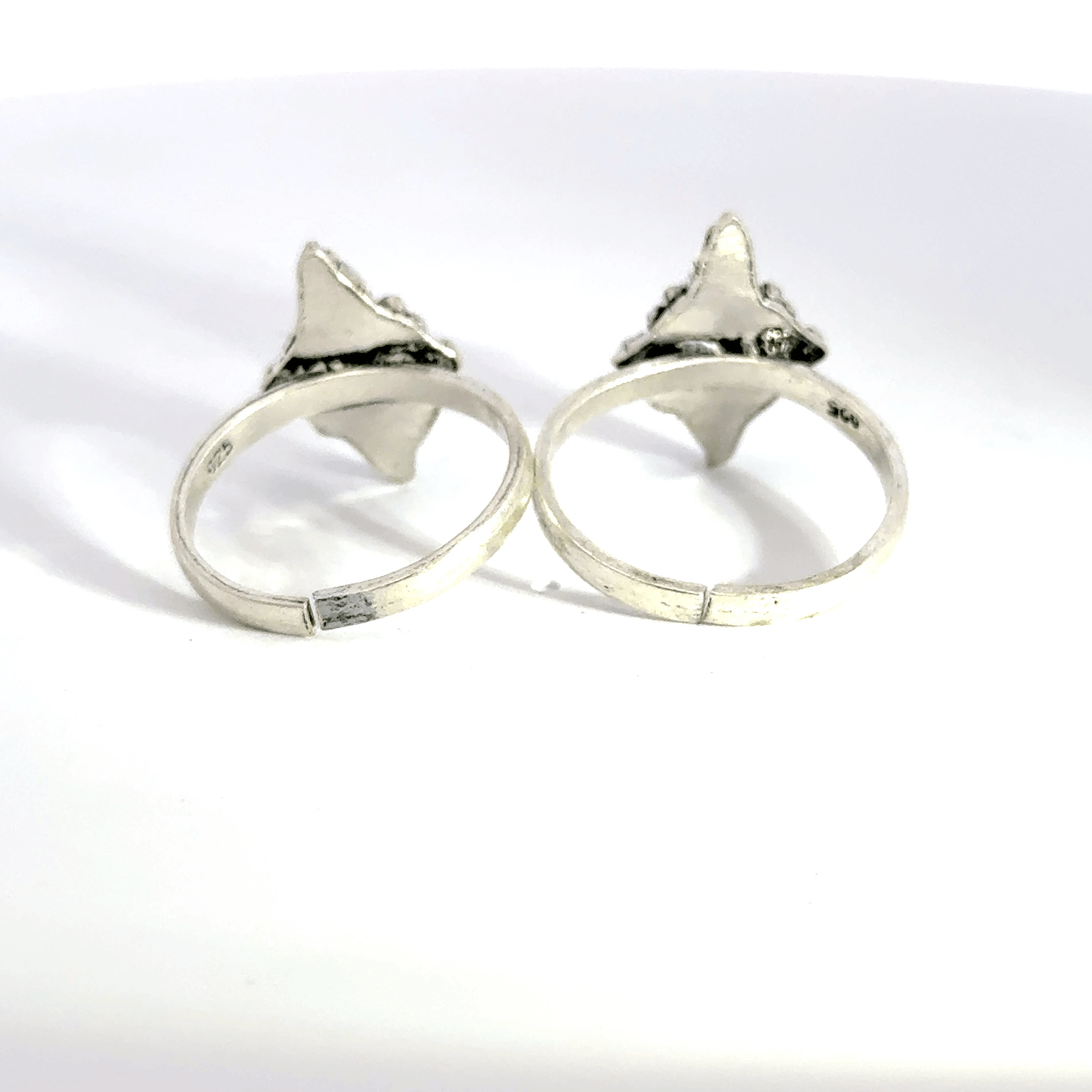 Antique Stone Toerings