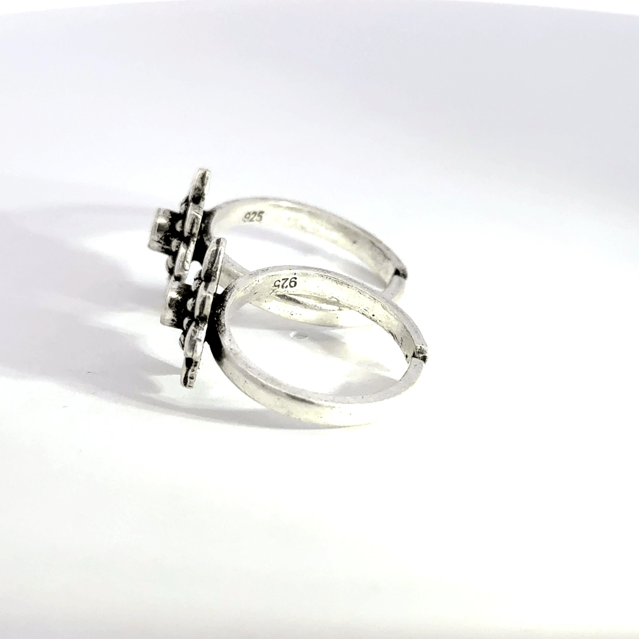 Antique Stone Toerings