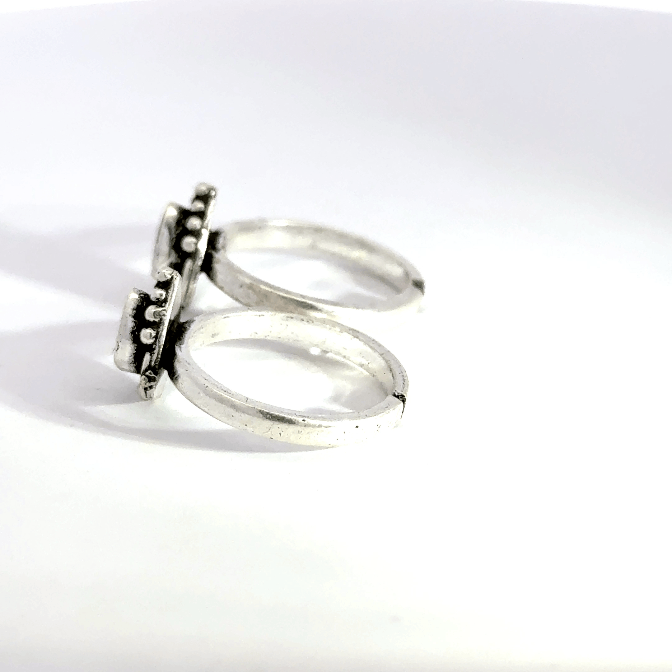 Antique Stone Toerings