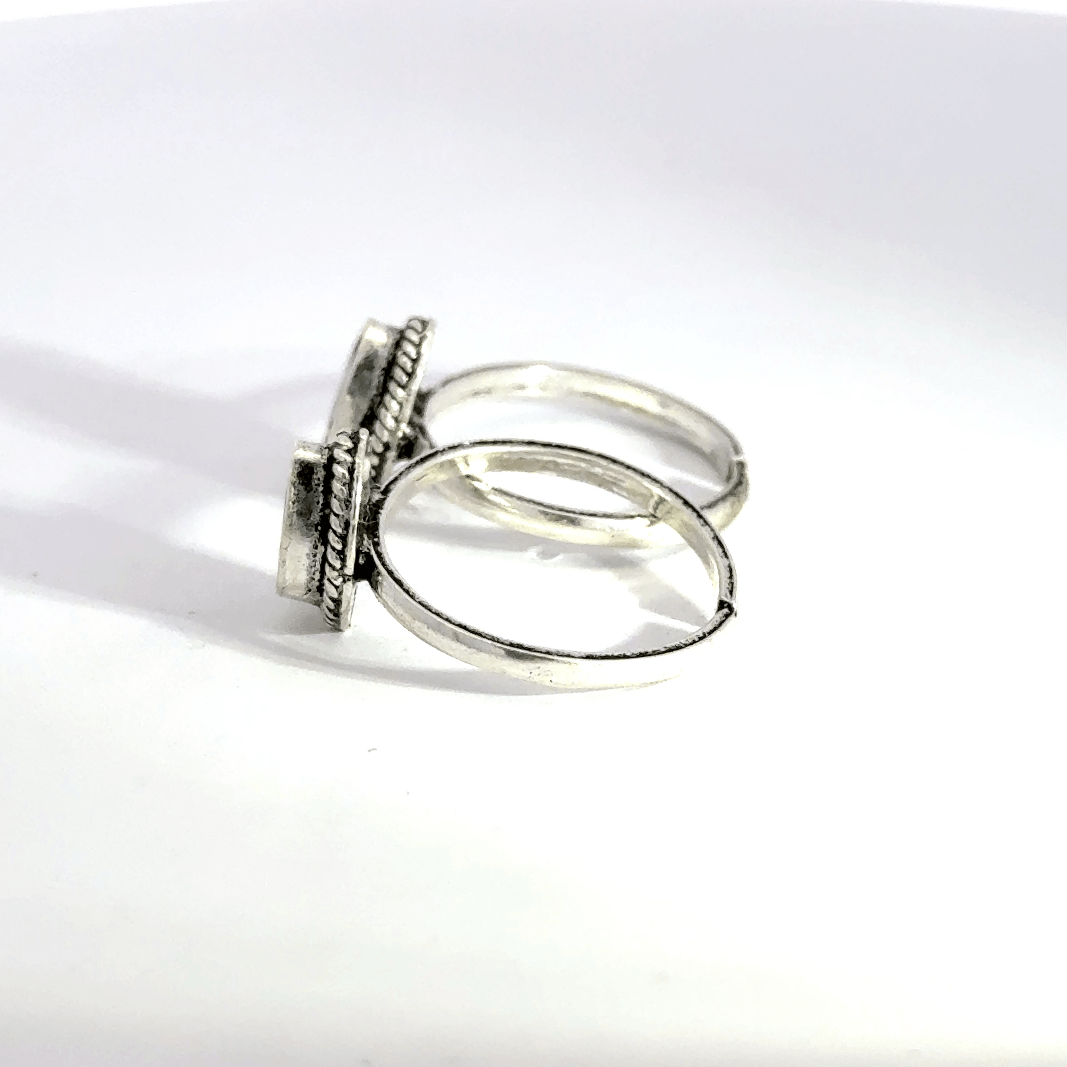 Antique Stone Toerings