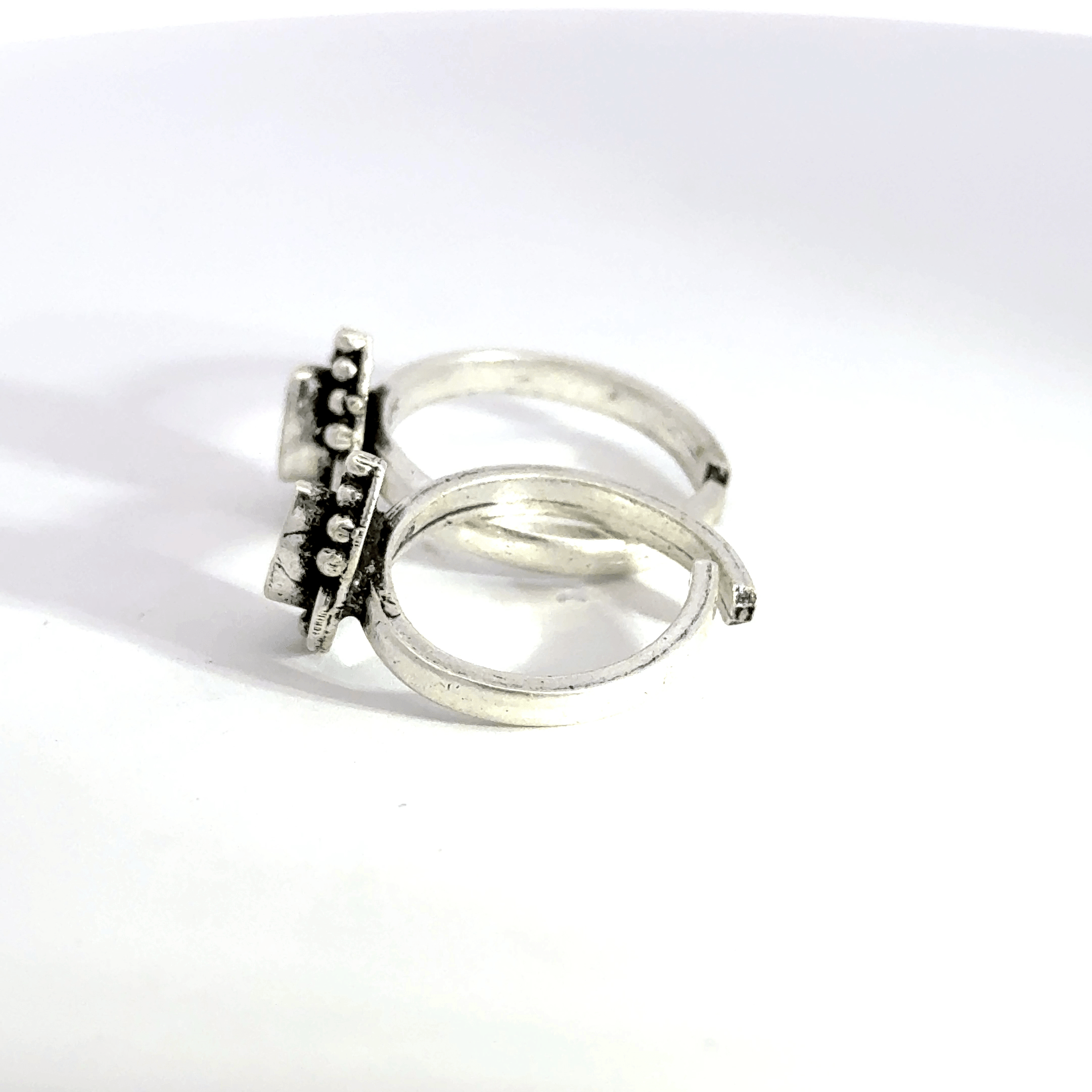 Antique Stone Toerings