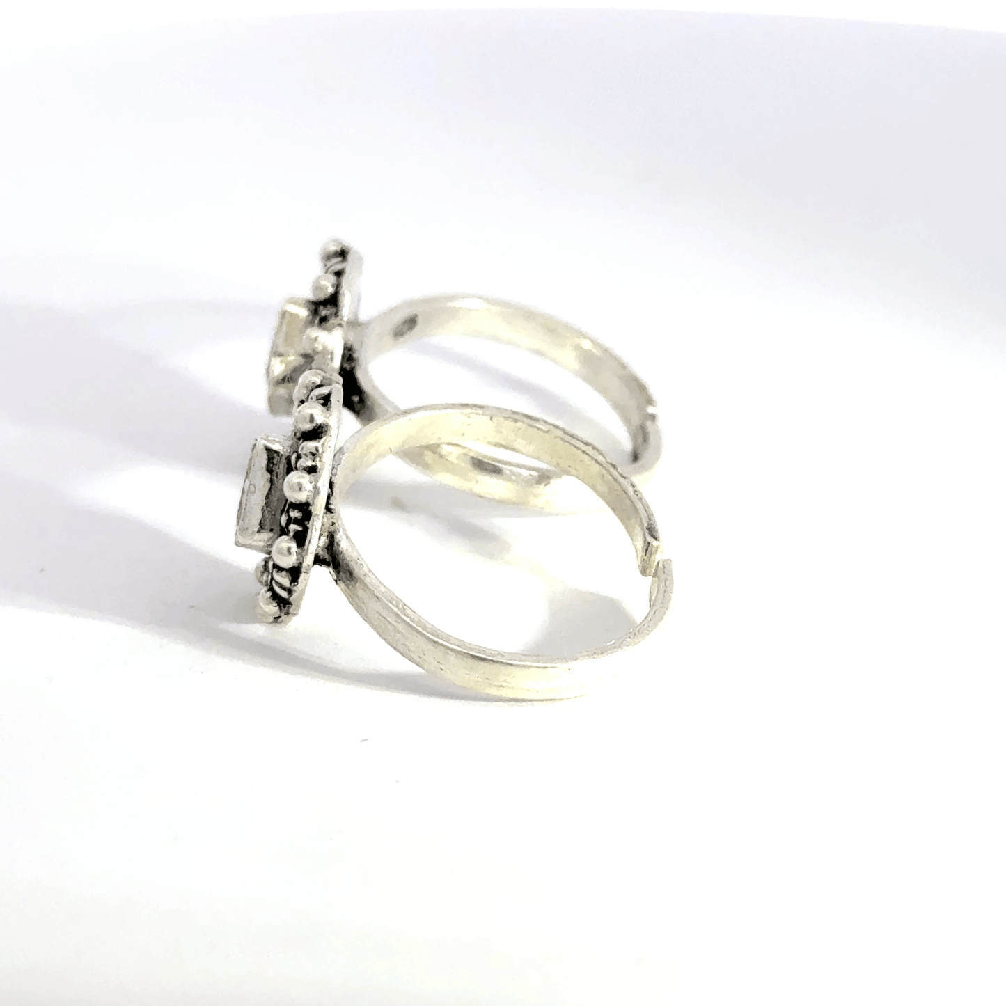 Antique Stone Toerings
