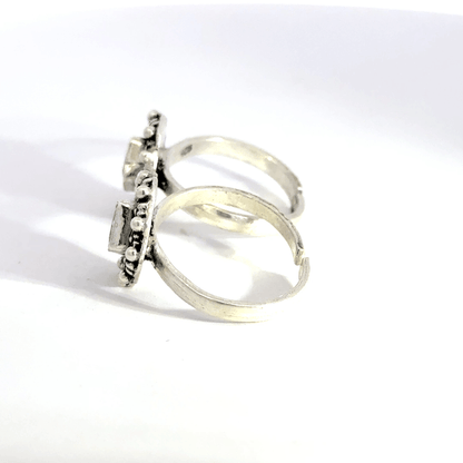 Antique Stone Toerings