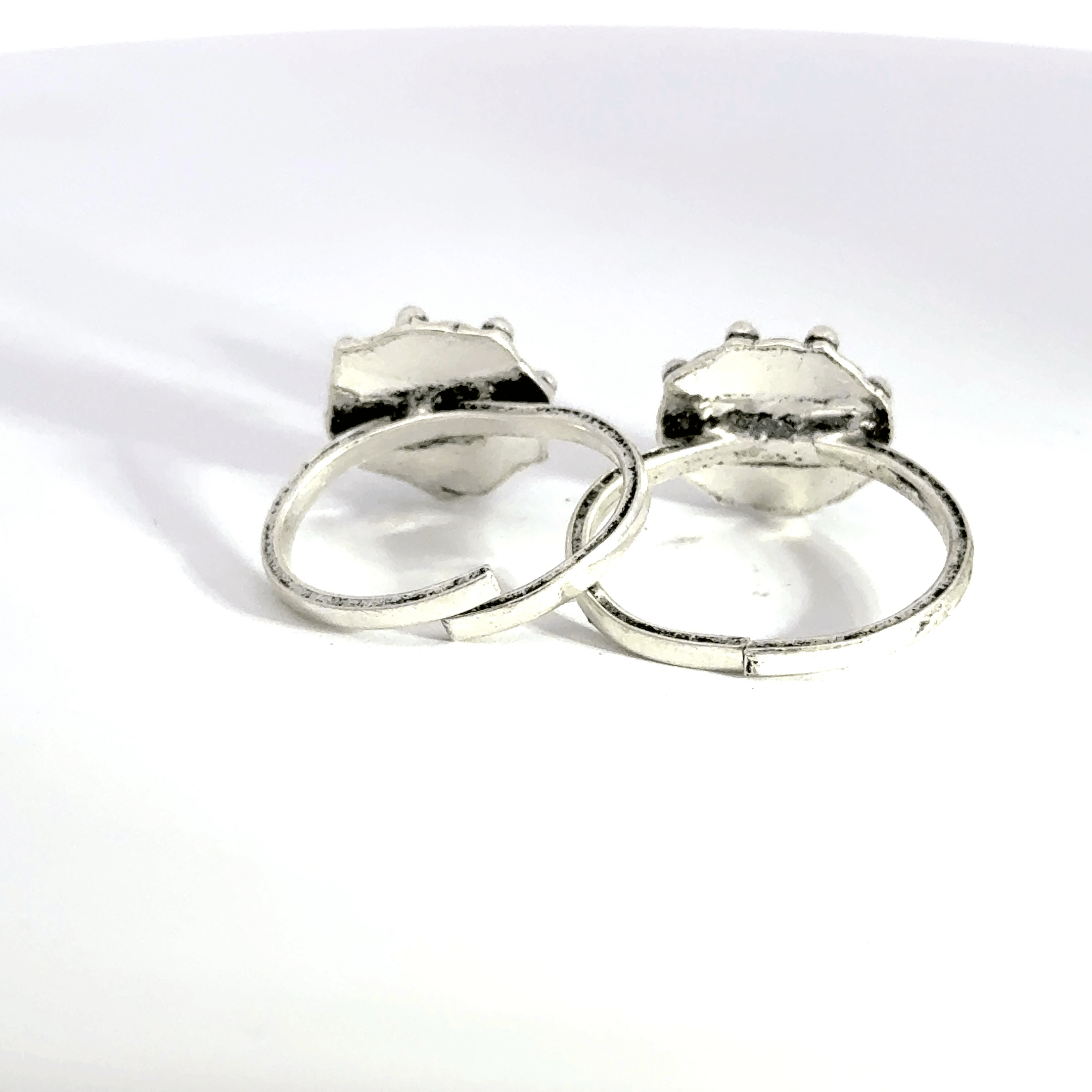 Antique Stone Toerings