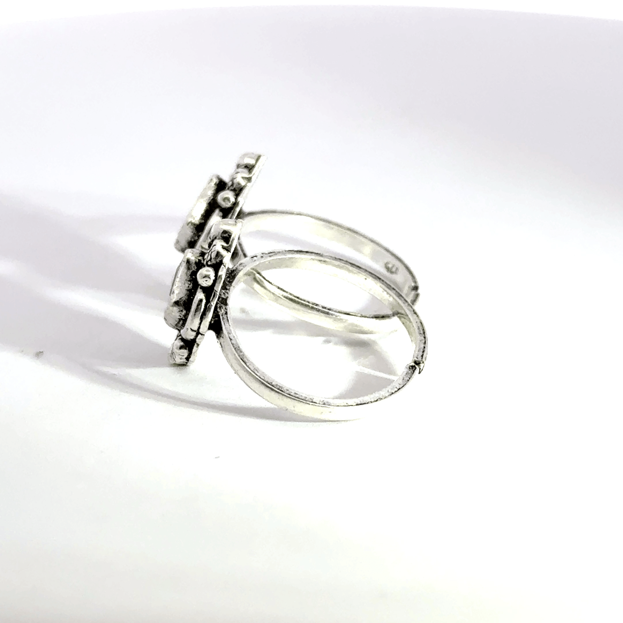 Antique Stone Toerings