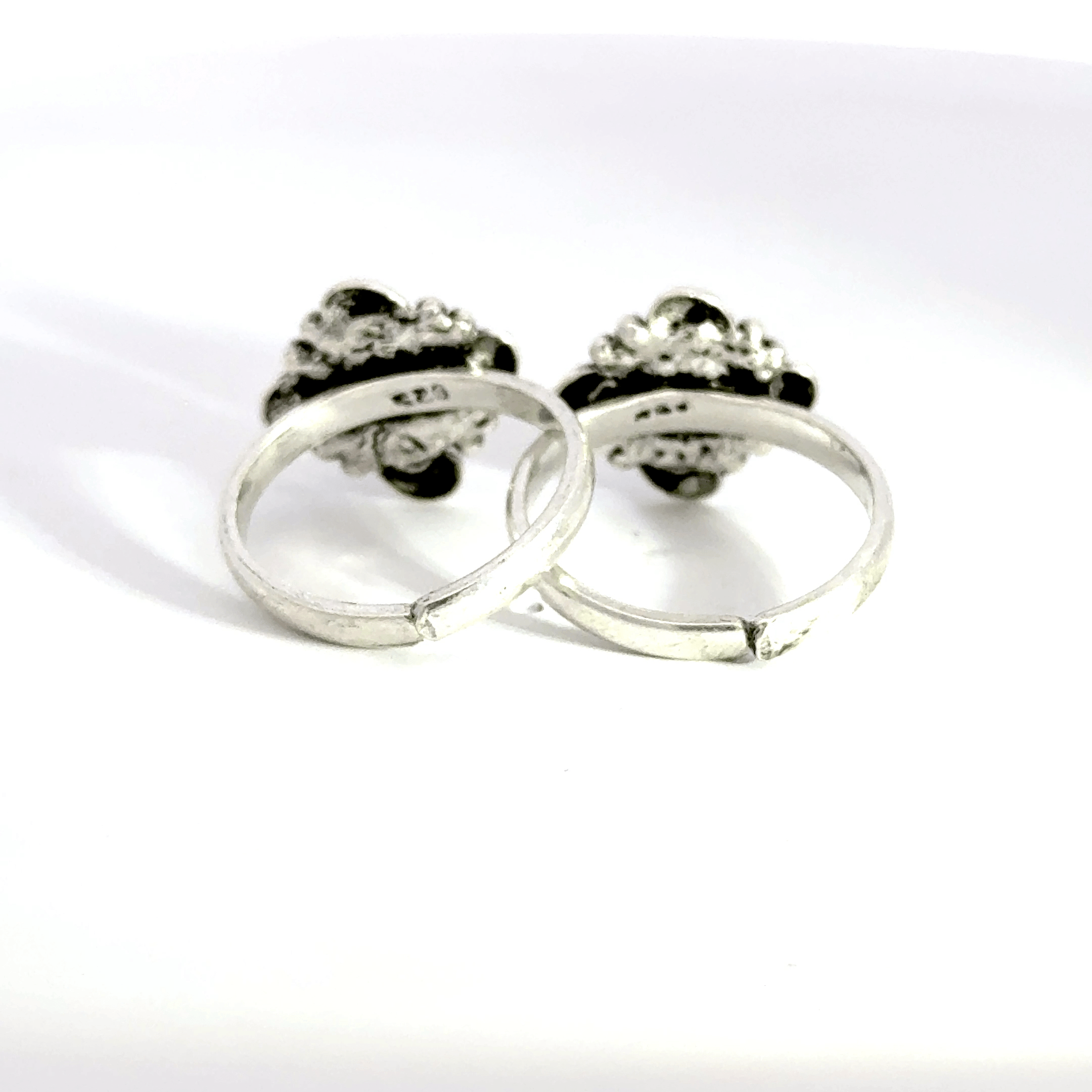 Antique Stone Toerings