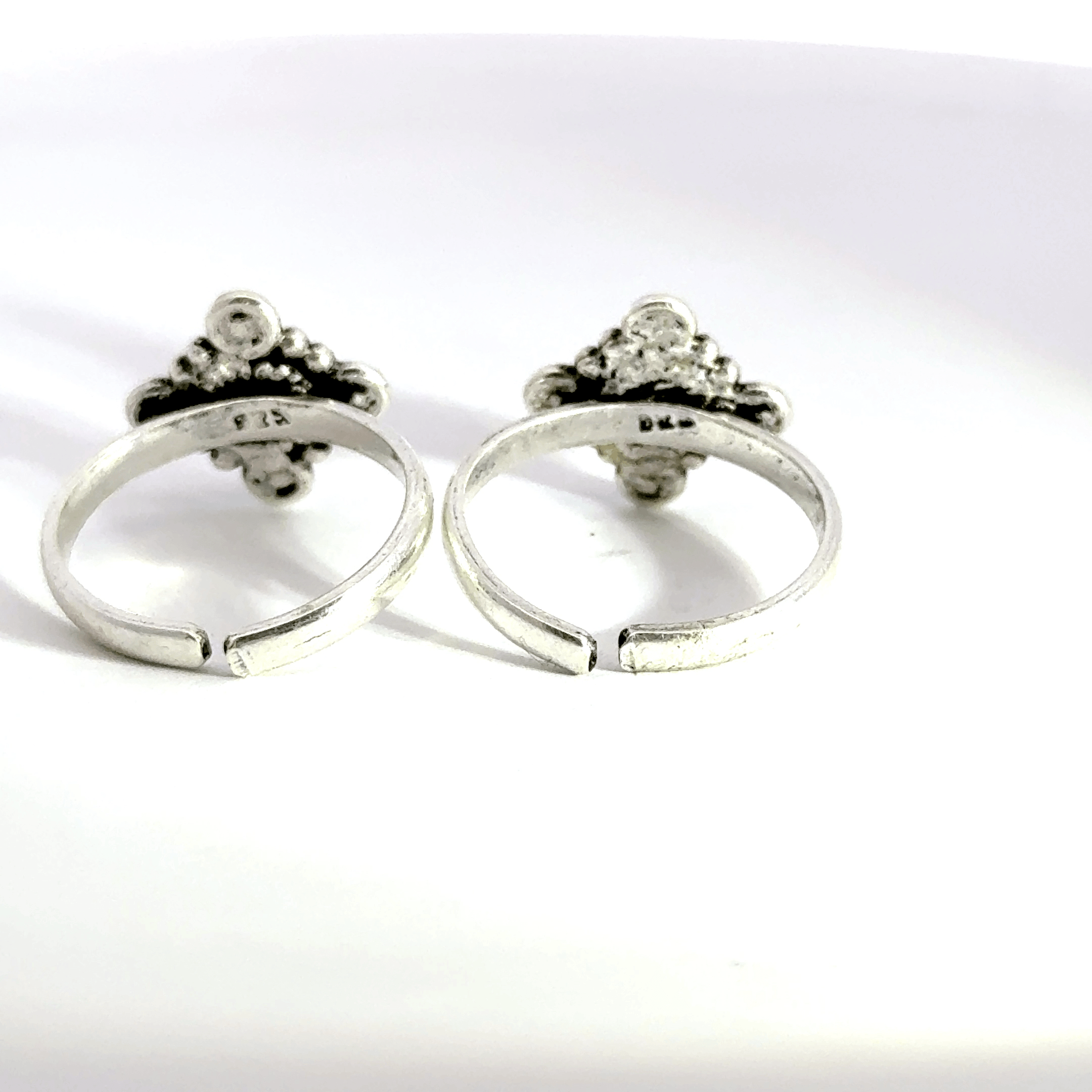 Antique Stone Toerings