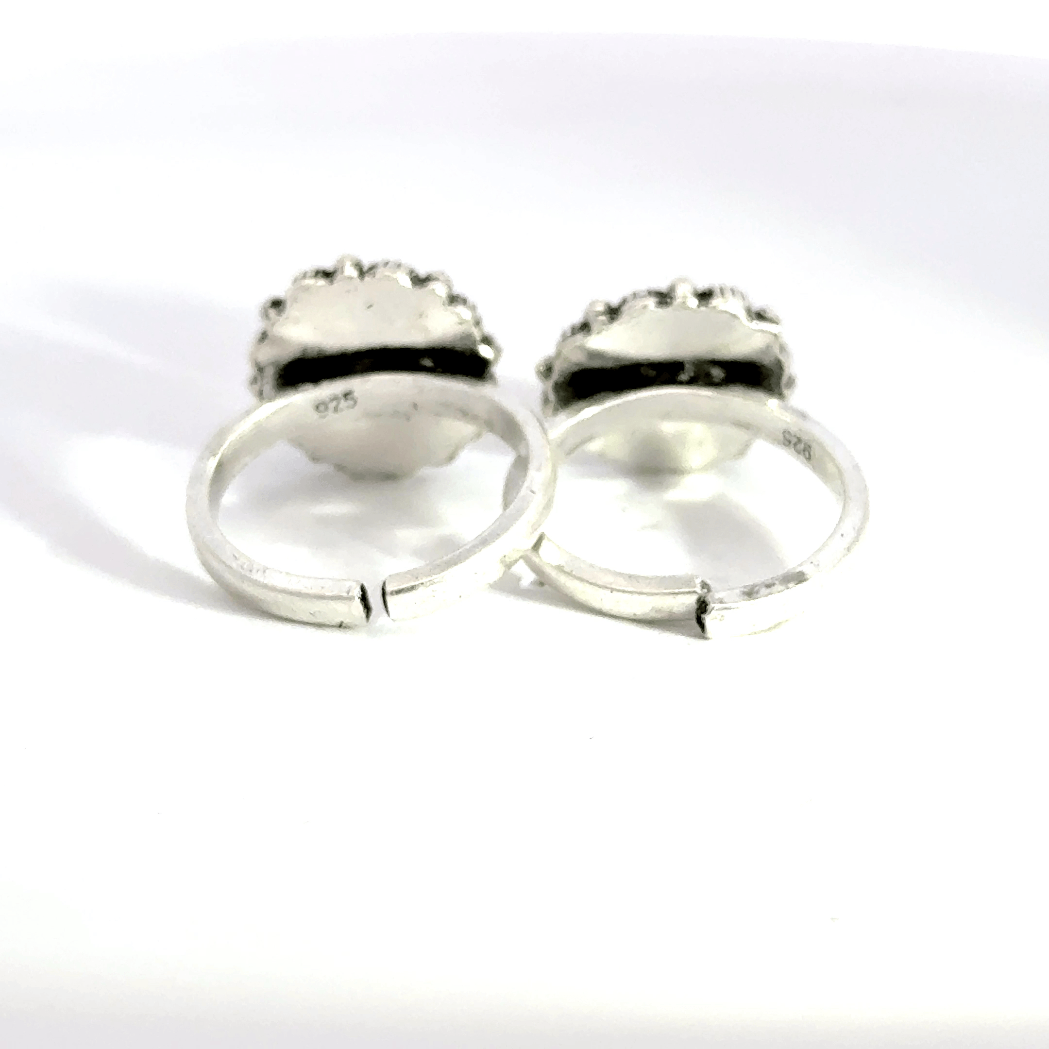 Antique Stone Toerings