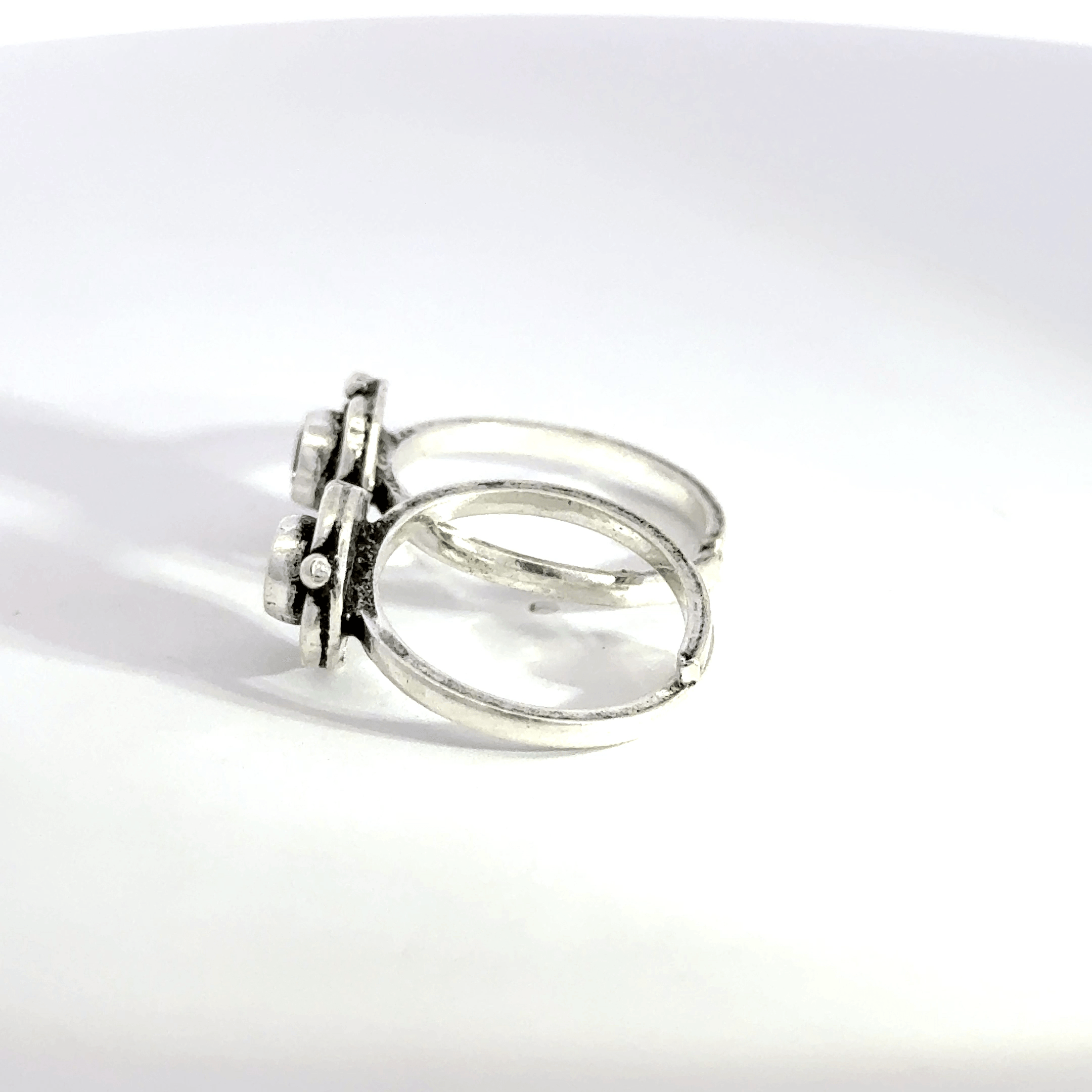 Antique Stone Toerings