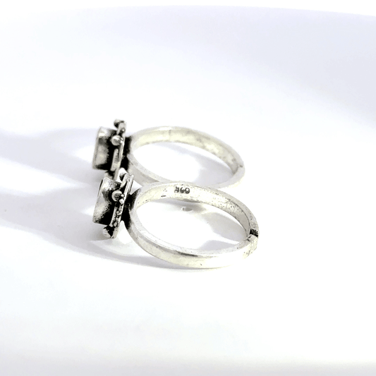 Antique Stone Toerings
