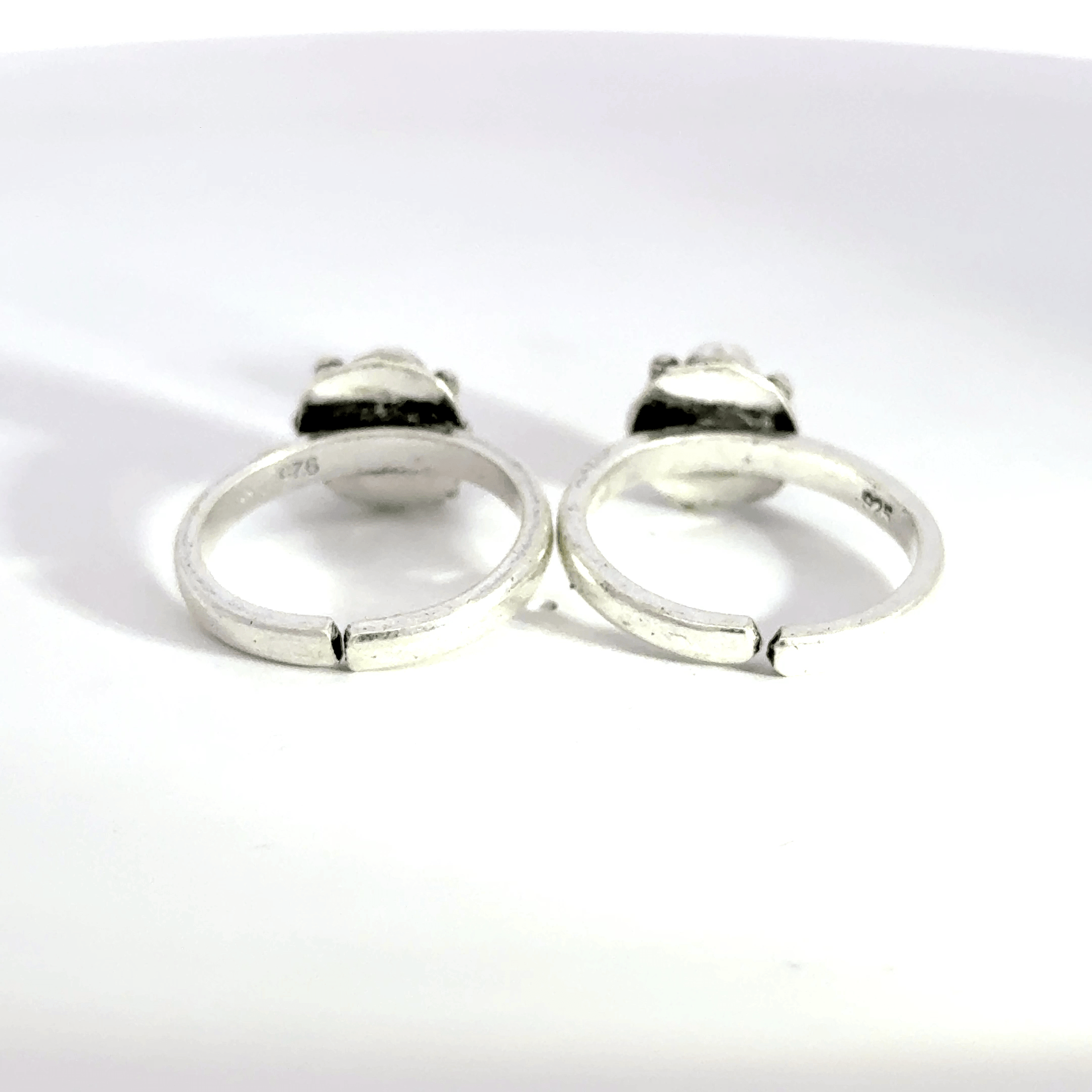 Antique Stone Toerings