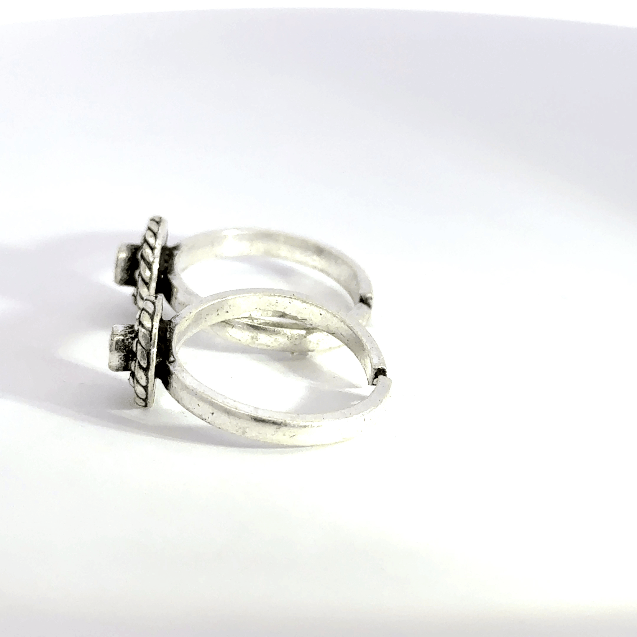 Antique Stone Toerings