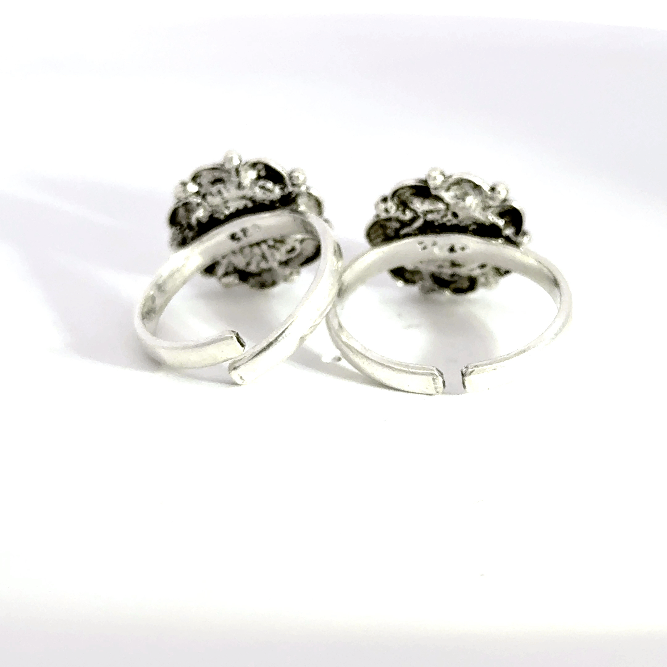 Antique Stone Toerings