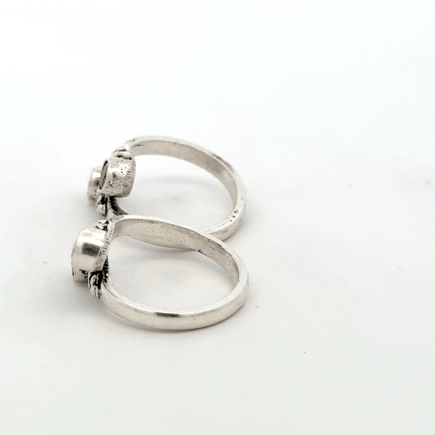 Antique Stone Toerings
