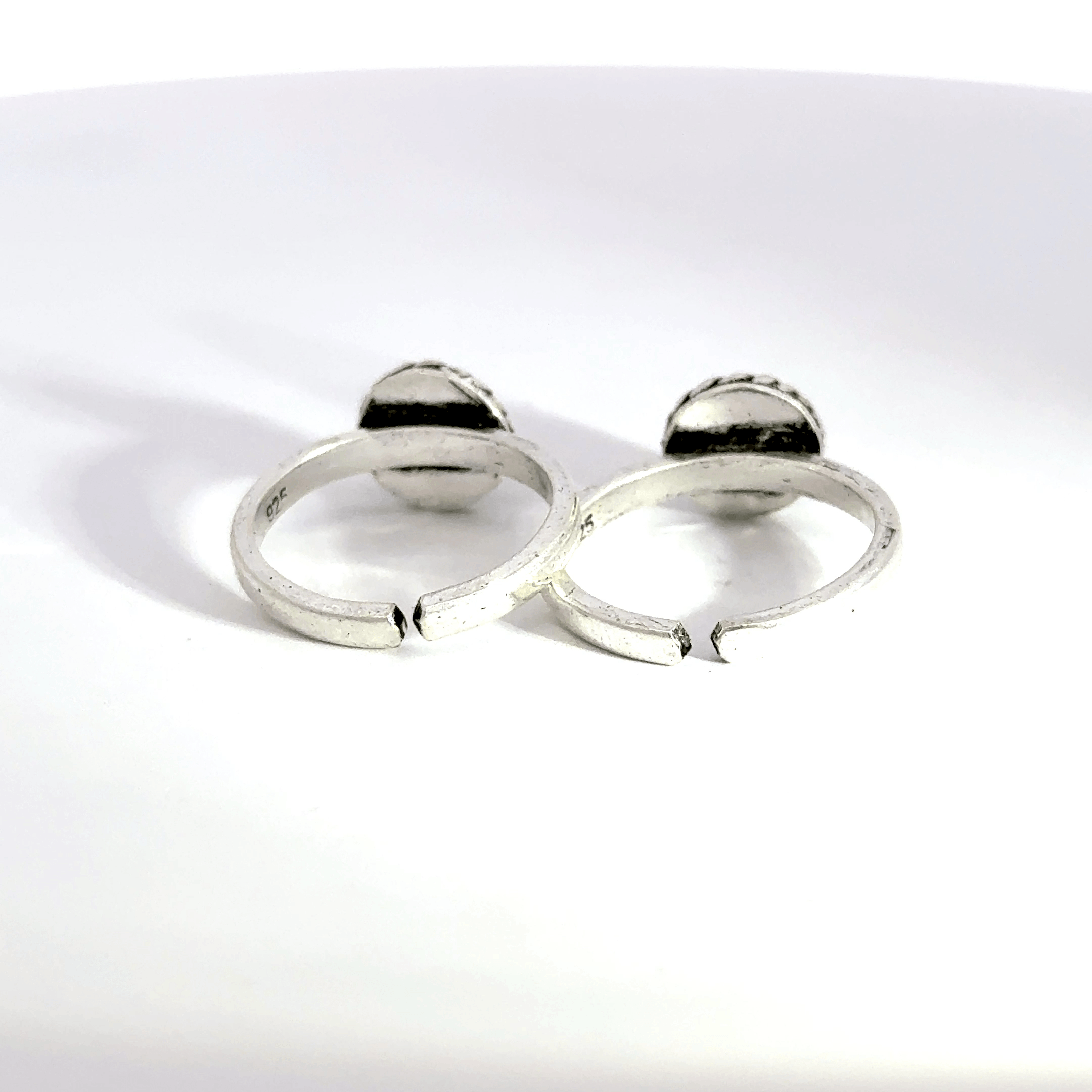 Antique Stone Toerings