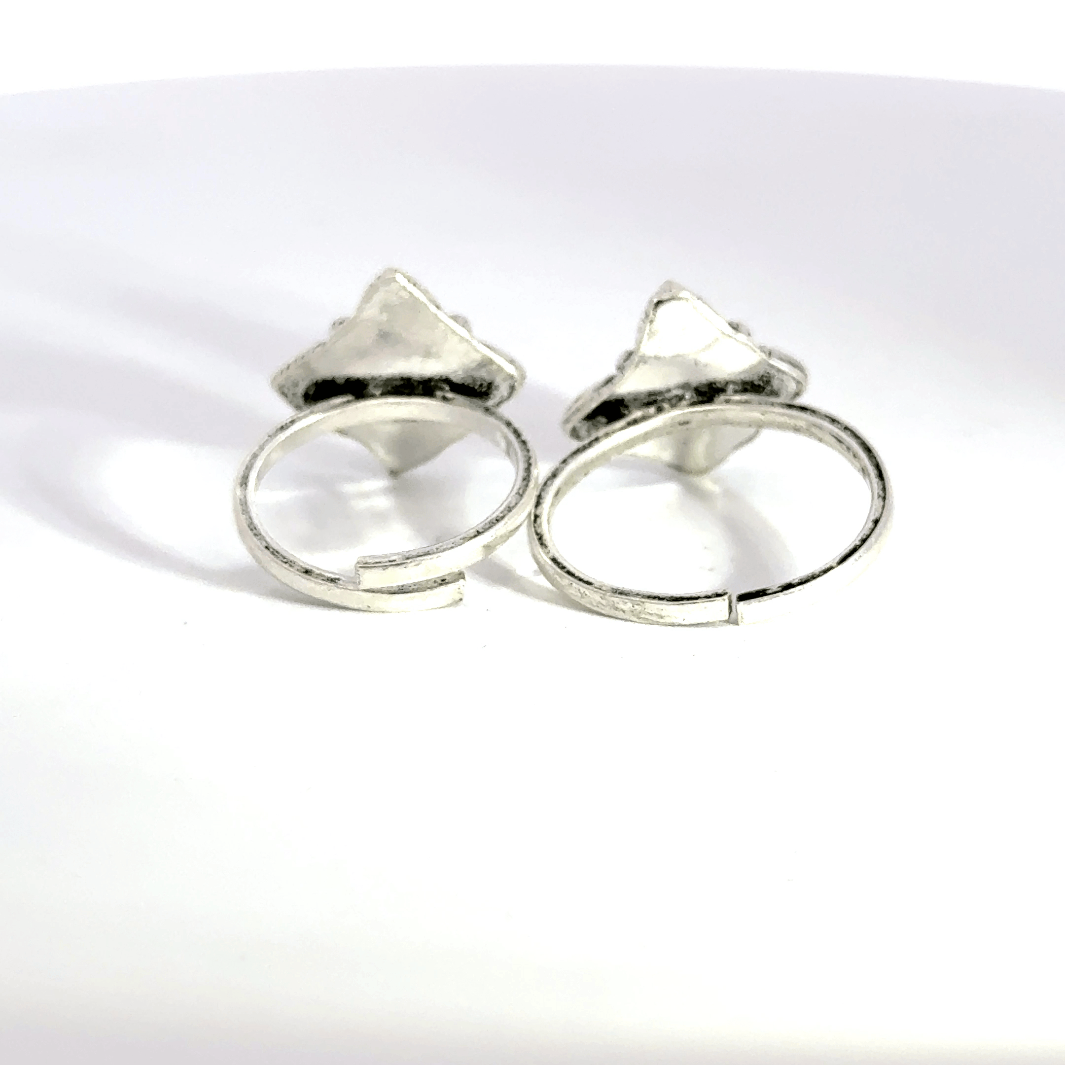 Antique Stone Toerings