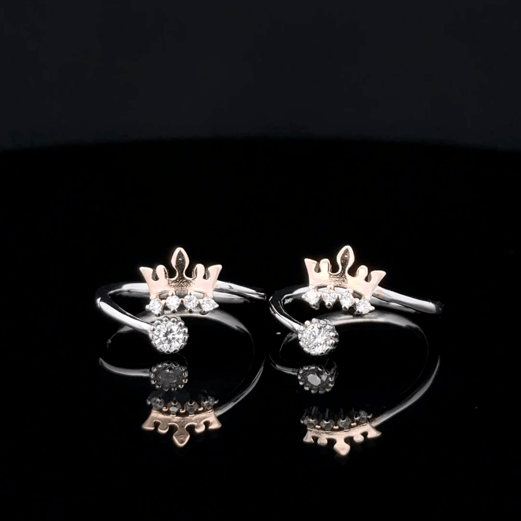 Crown toe rings