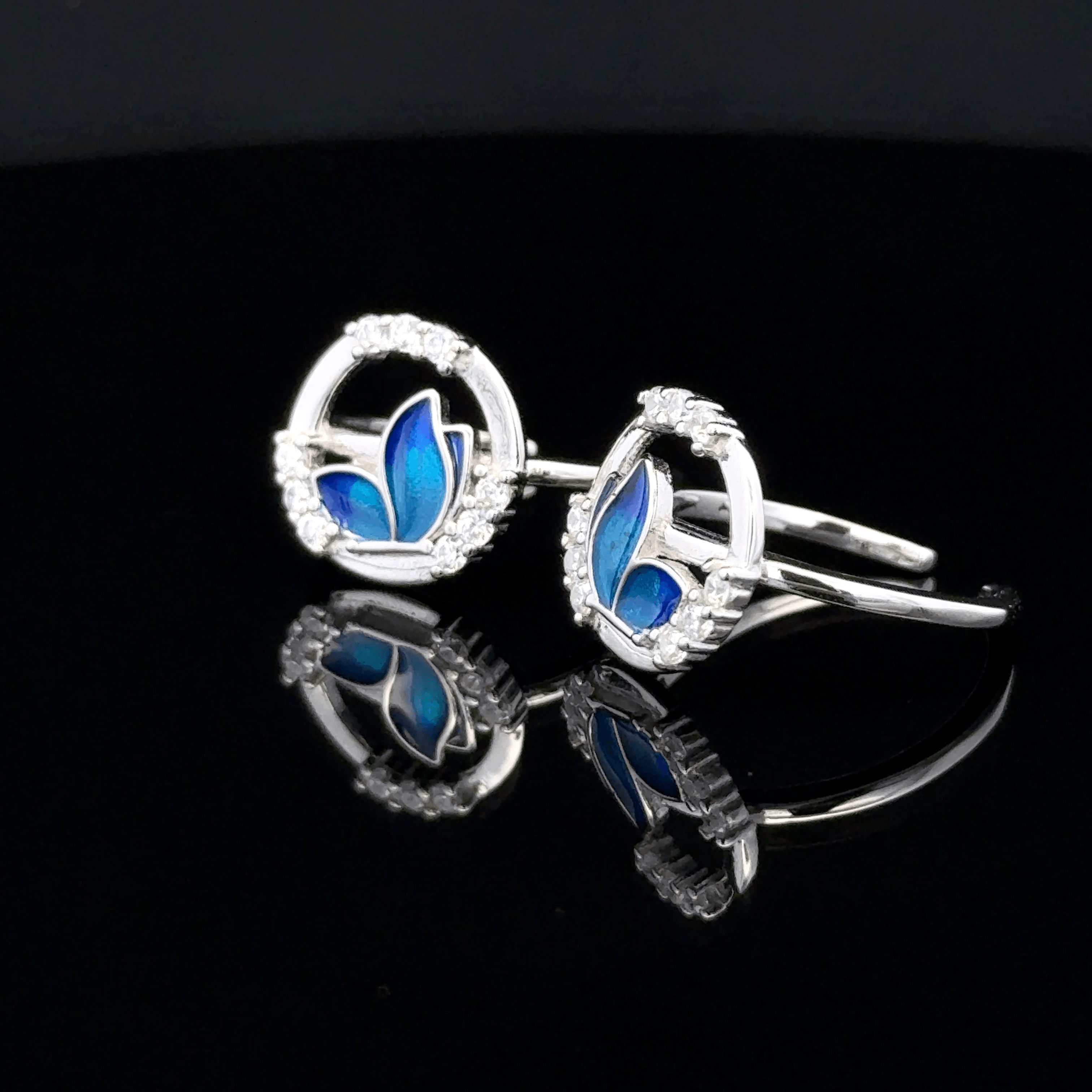 Circle with Half butterfly toerings