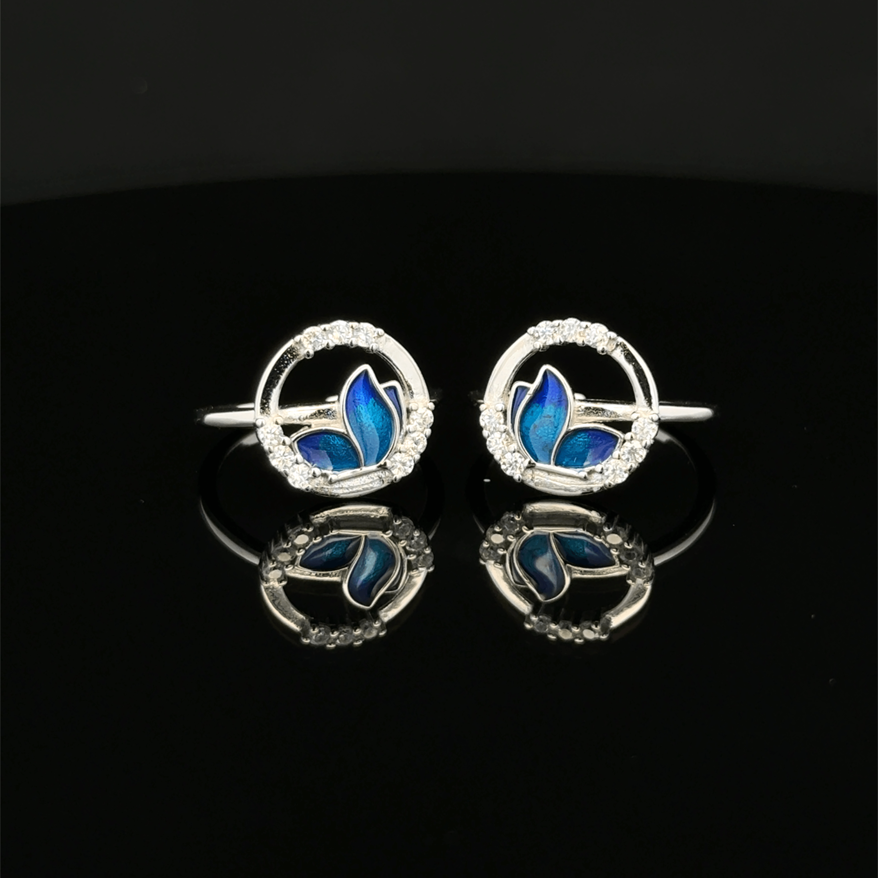 Circle with Half butterfly toerings